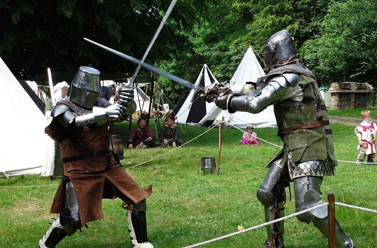 <b></b> Les visiteurs pourront assister à des démonstrations de combats d’escrime médiévale par la Confrérie du Cerbère de Moyenneville.