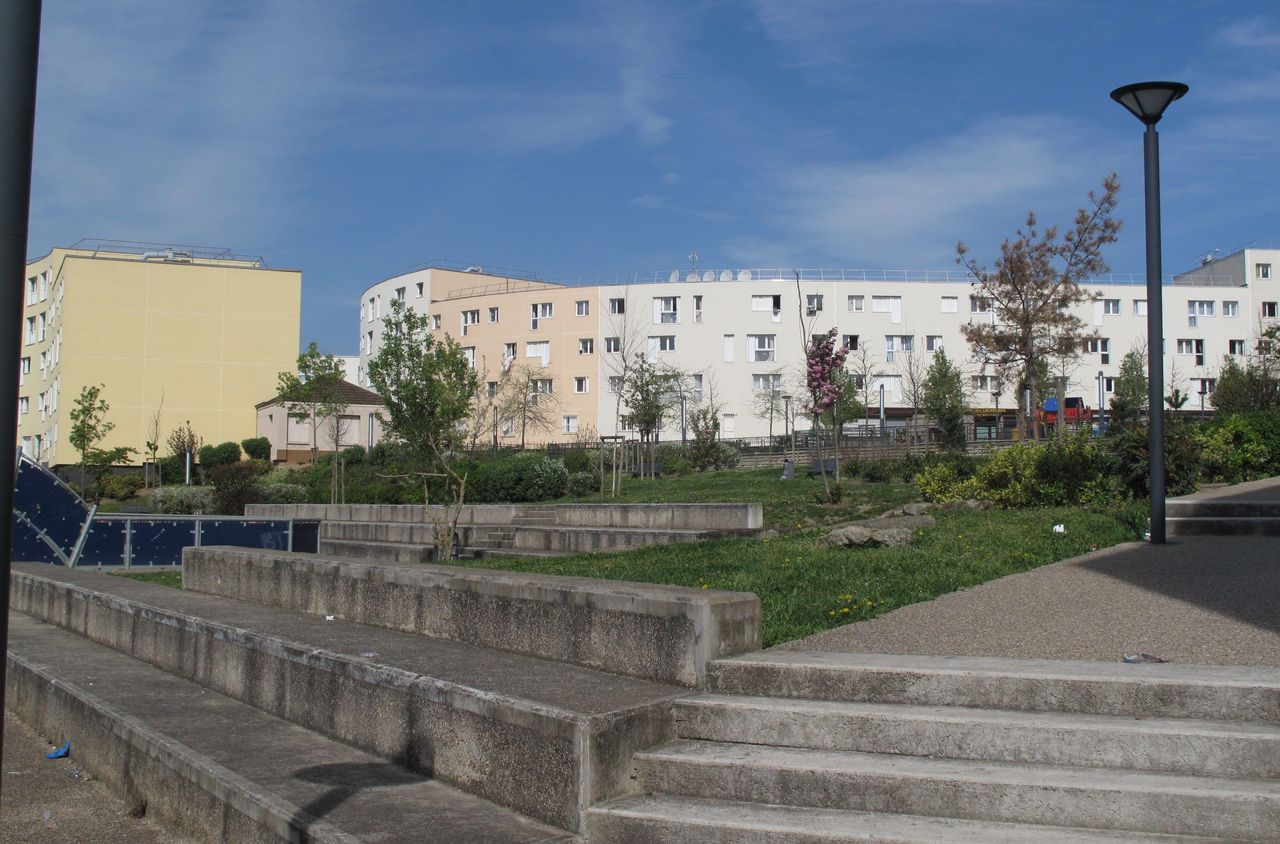 Chanteloup-les-Vignes. Régulièrement, la traversée de cette cité est émaillée d'incidents pour les chauffeurs de bus.