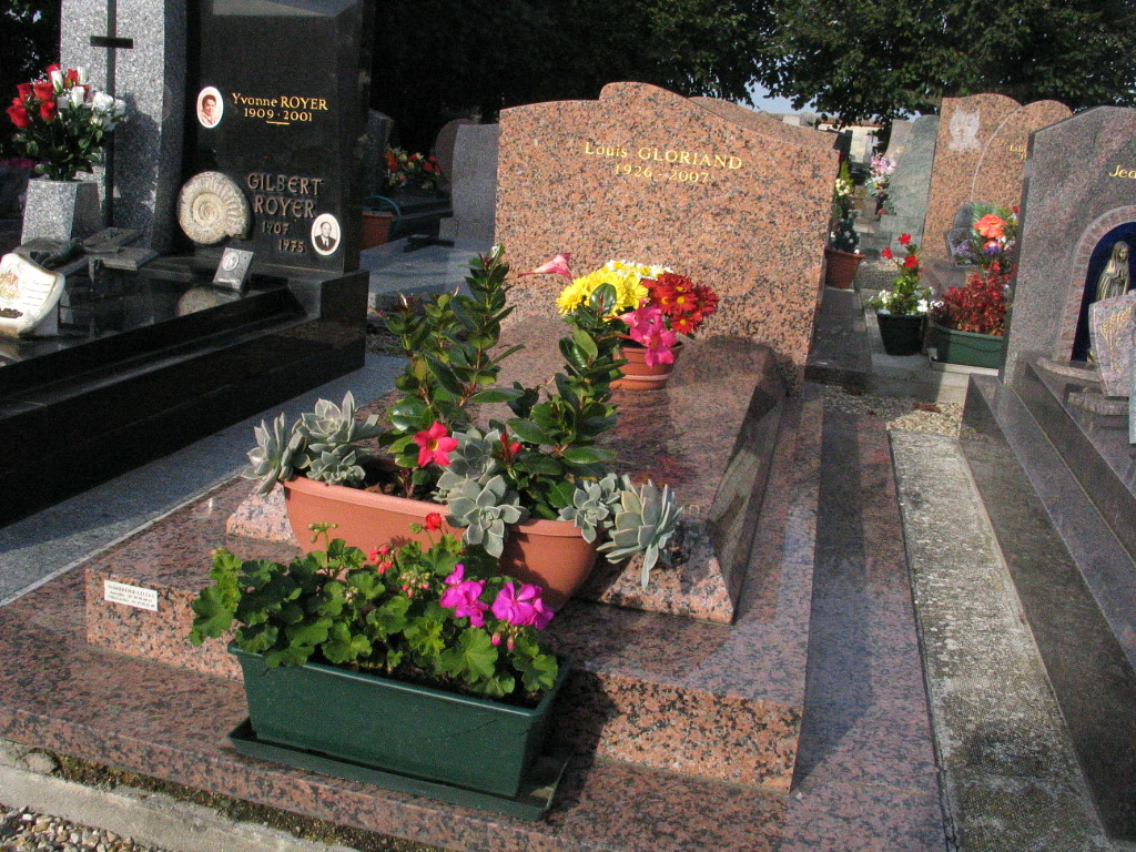 Le magot du gang des postiches avait été caché dans le cimetière de Fontenay en Parisis. LP/Denis Courtine.