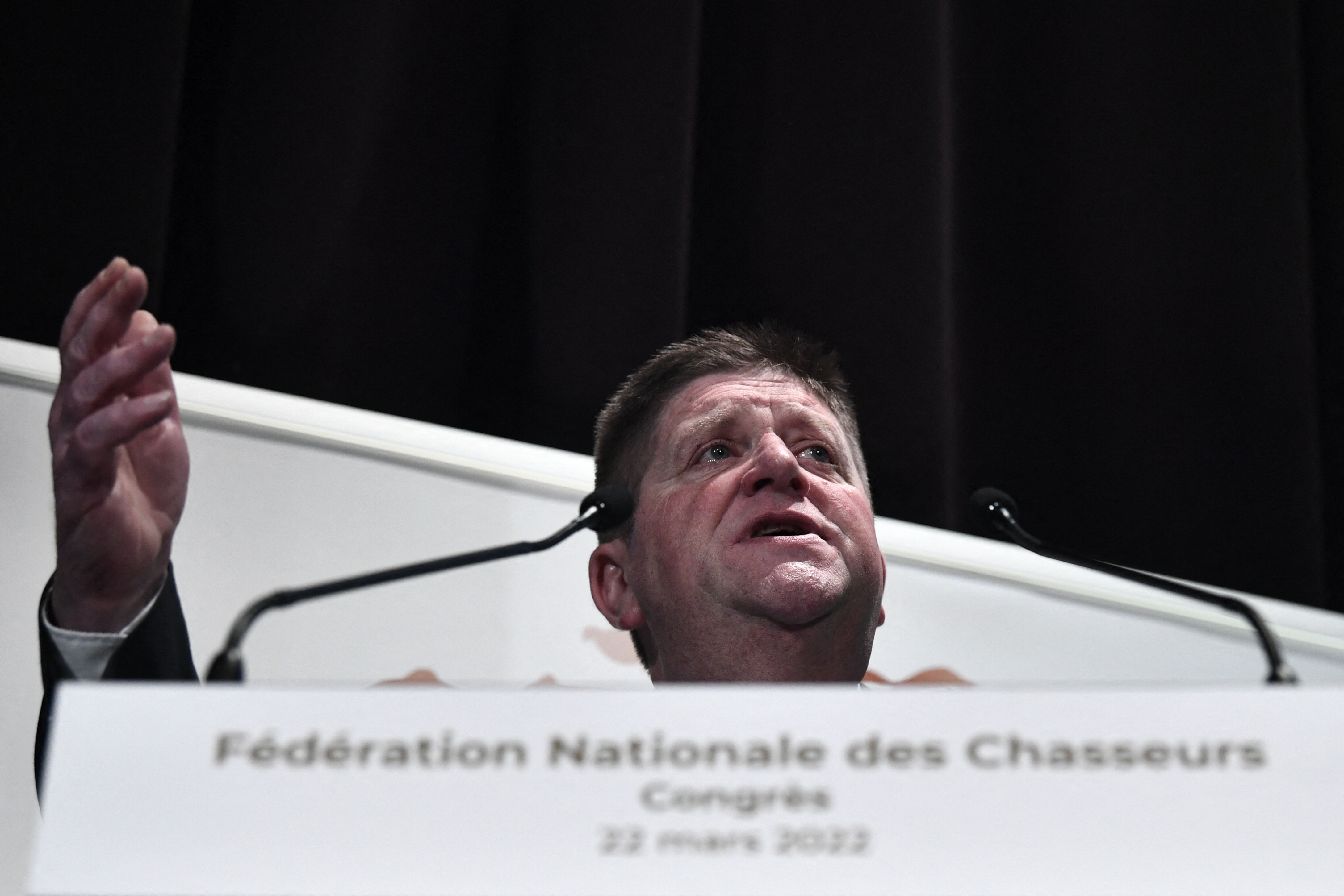 Willy Schraen fait campagne contre la Nupes et veut conforter une majorité à Emmanuel Macron, qu'il avait déjà soutenu pour la présidentielle. AFP/Stéphane de Sakutin