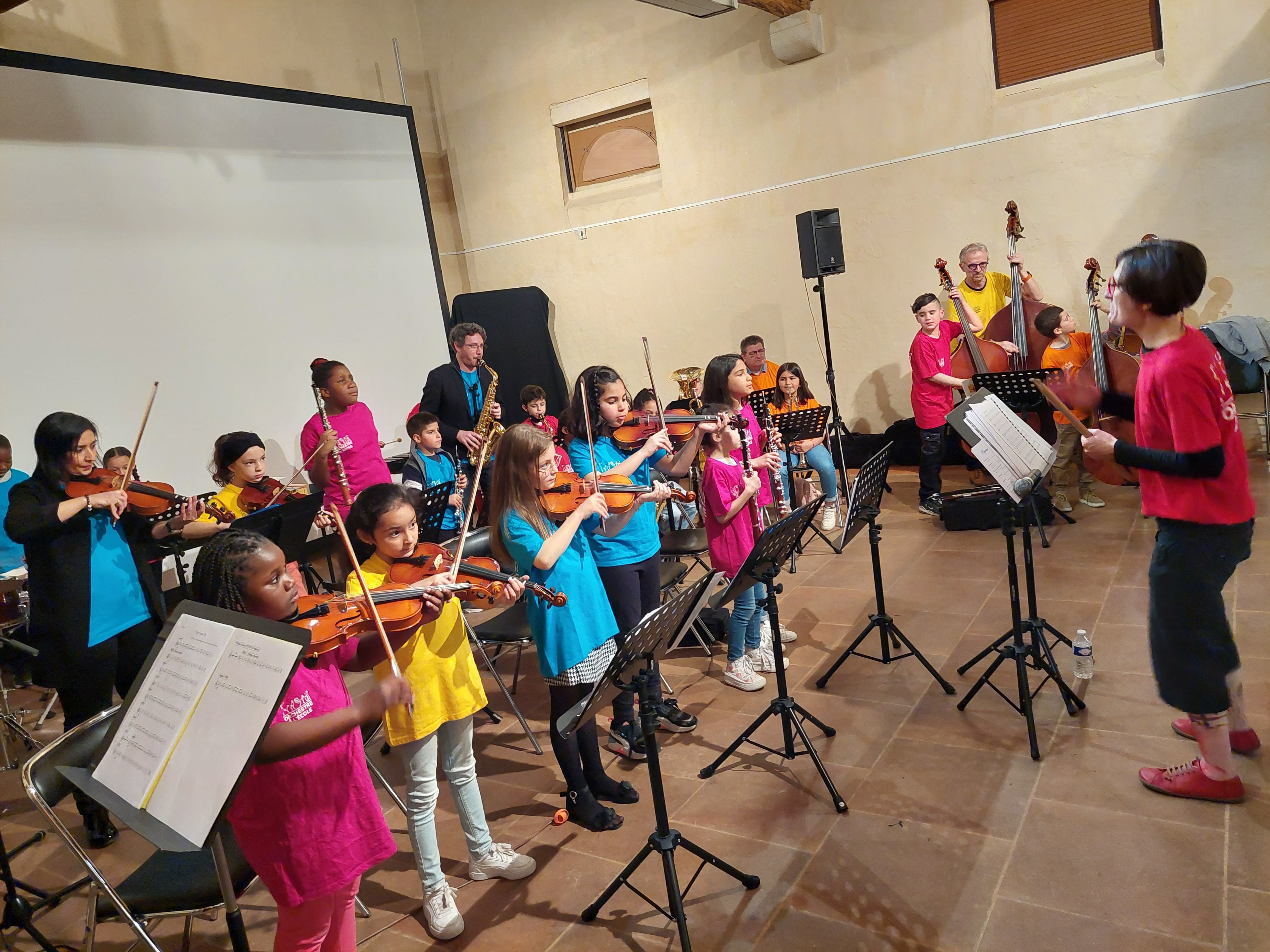 Montereau, ce jeudi. Pour son premier concert après avoir débuté l'apprentissage d'un instrument, la classe orchestre de l'école Sigonneau a séduit le public. LP/Faustine Léo