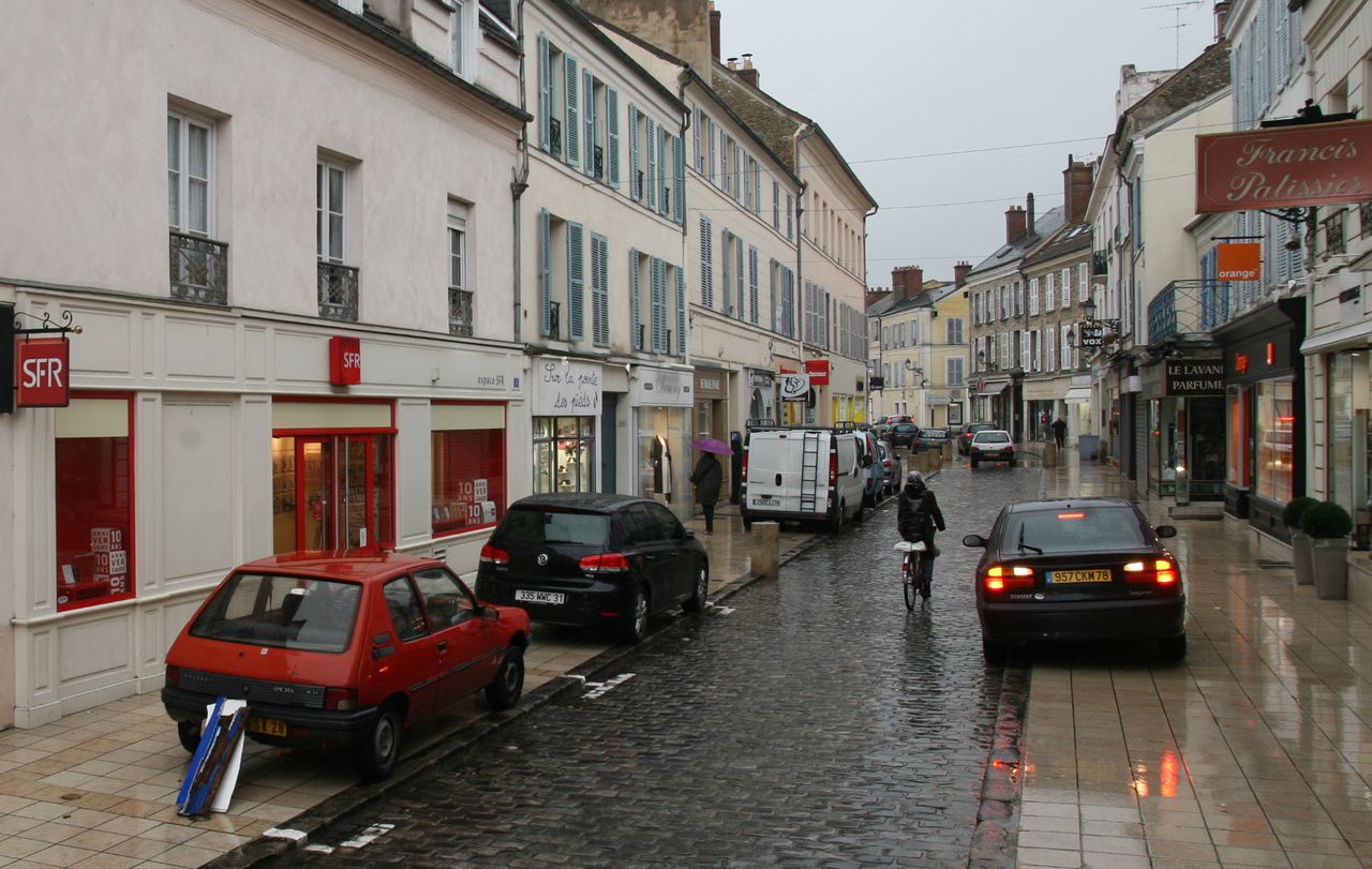 <b></b> Rambouillet, archives. Le maire prend en exemple de la rue du Général-de-Gaulle : « On imagine mal voir arriver des cyclistes en face de soi dans cette rue, c’est trop dangereux ». 