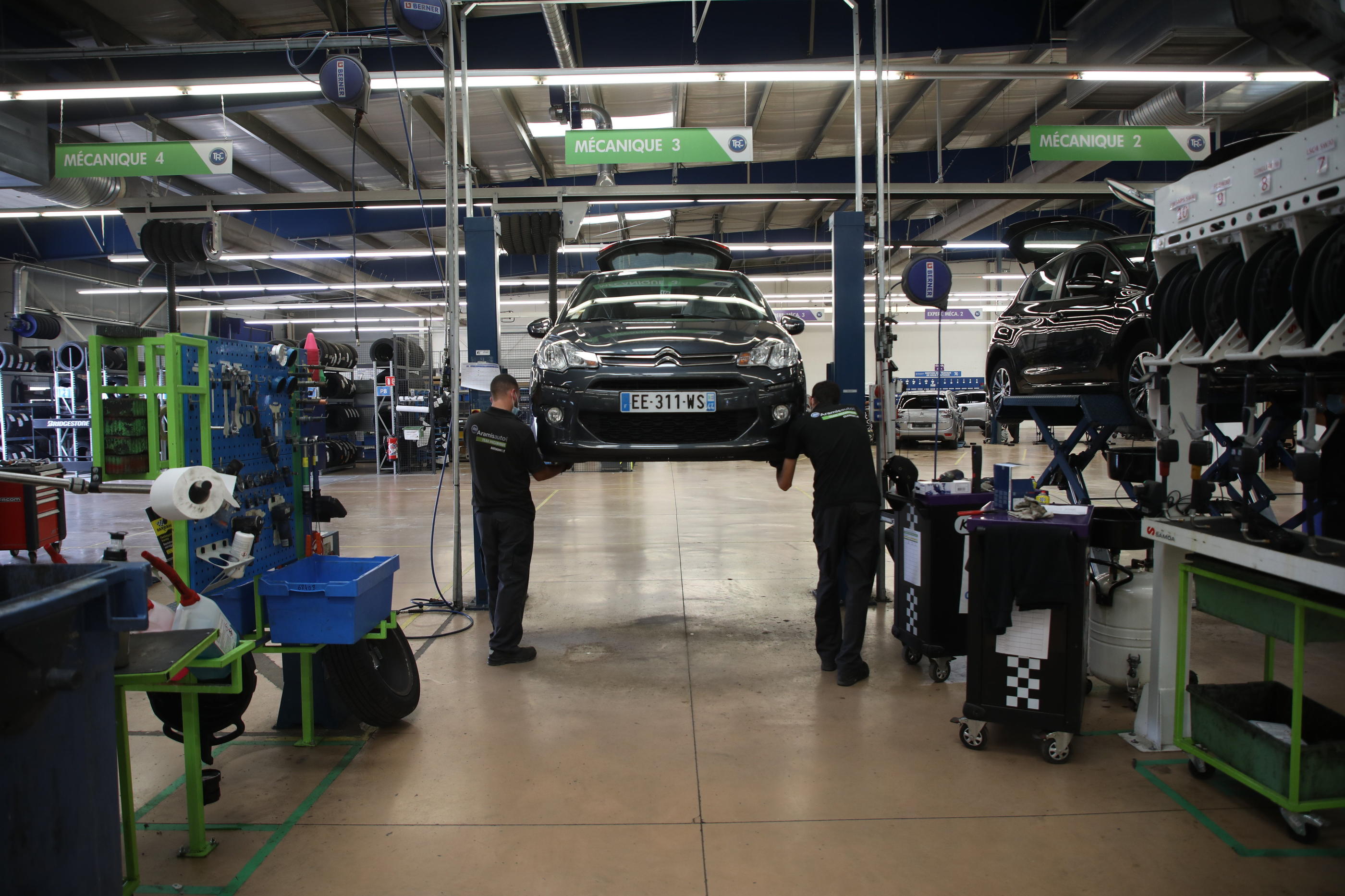 Donzère (Drôme), mercredi 22 juillet 2020. Une usine de reconditionnement de véhicules d'occasion d'Aramisauto, leader du marché en France. LP/Olivier Arandel