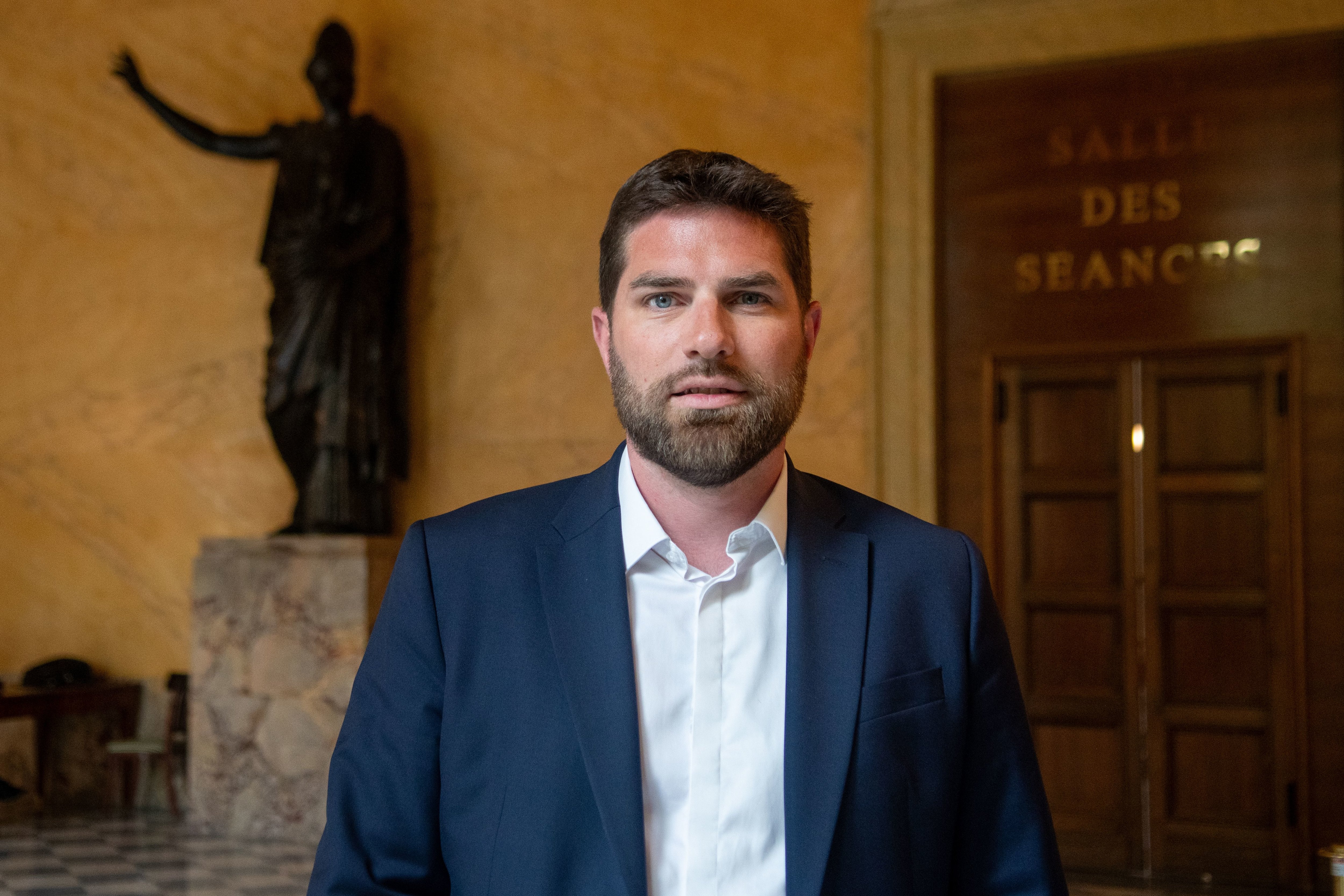 Paris (VIIe), le 8 juillet. Vincent Jeanbrun (LR) a fait son entrée à l'Assemblée nationale après avoir écarté Rachel Keke (LFI) avec 50,67 % des voix dans sa circonscription du Val-de-Marne. LP/Marion Sillion