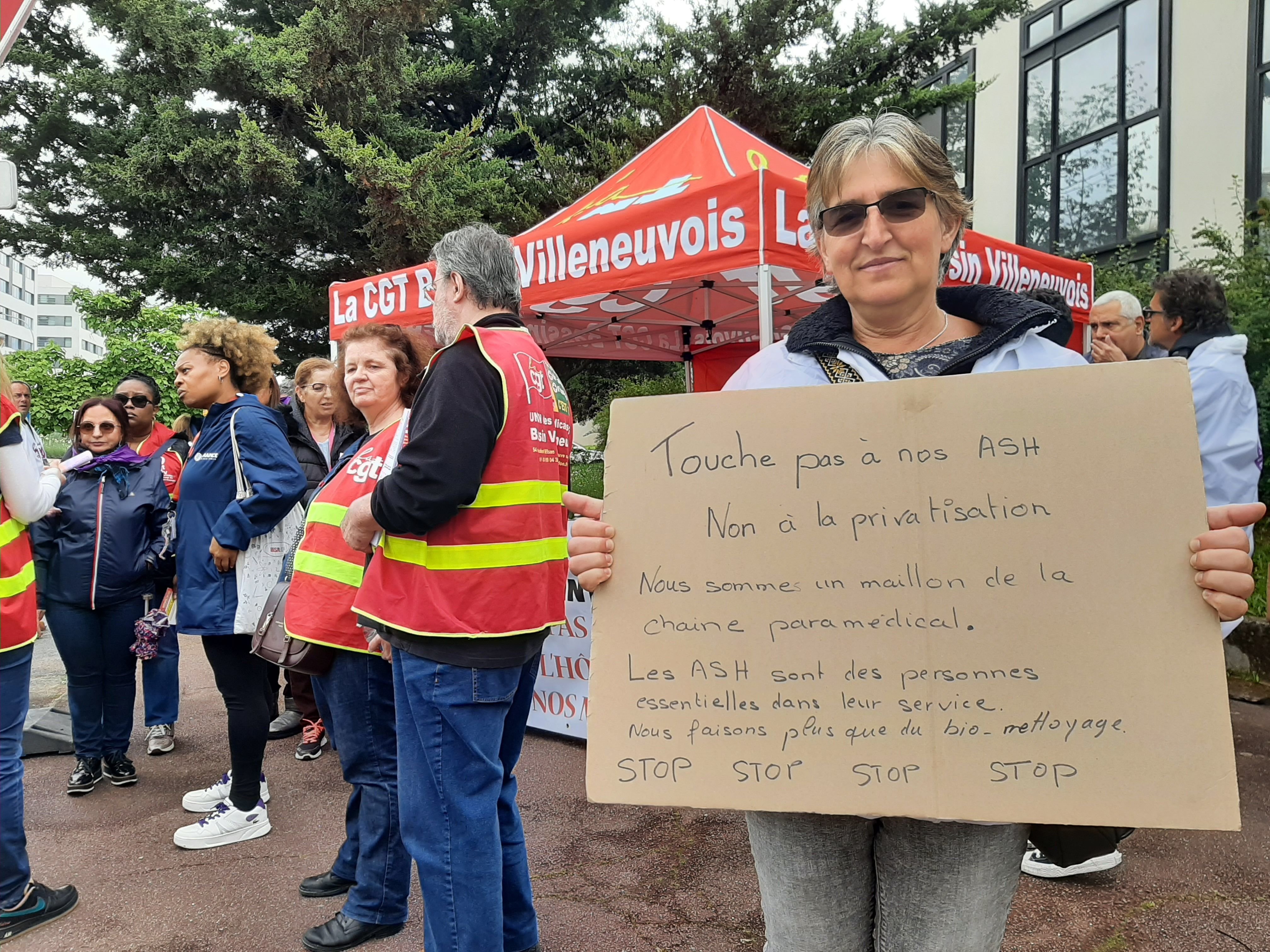 Créteil, le 30 mai. Selon Sylvie, agent de service hospitalier (ASH) au CHIV de Villeneuve-Saint-Georges, il faut plus d'un an pour bien former une ASH en réanimation. LP/Marine Legrand