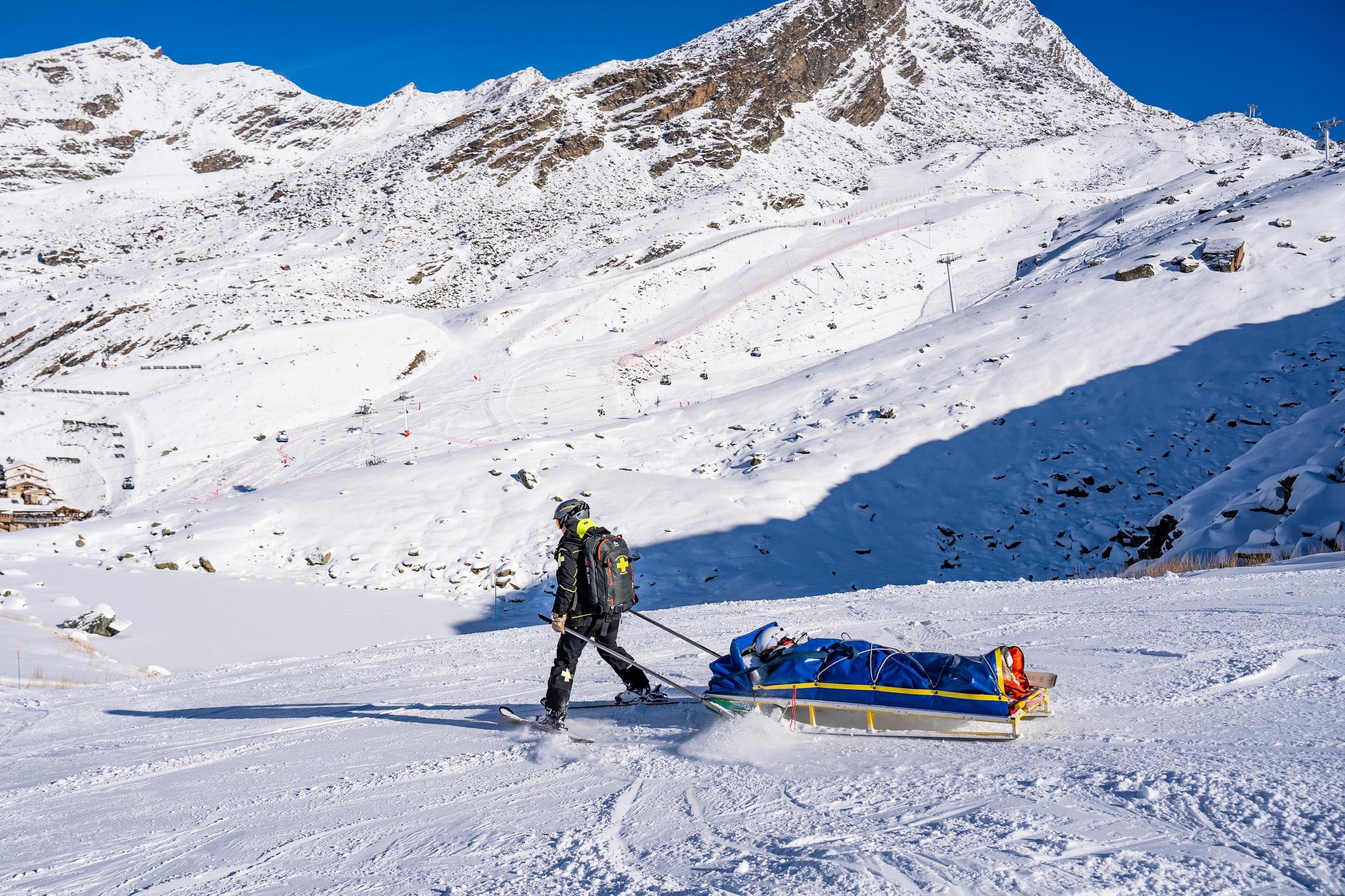 Depuis plusieurs jours, les secouristes qui travaillent sur les domaines skiables français ou en pleine montagne constatent une recrudescence du nombre de blessés. LP/Thomas Pueyo