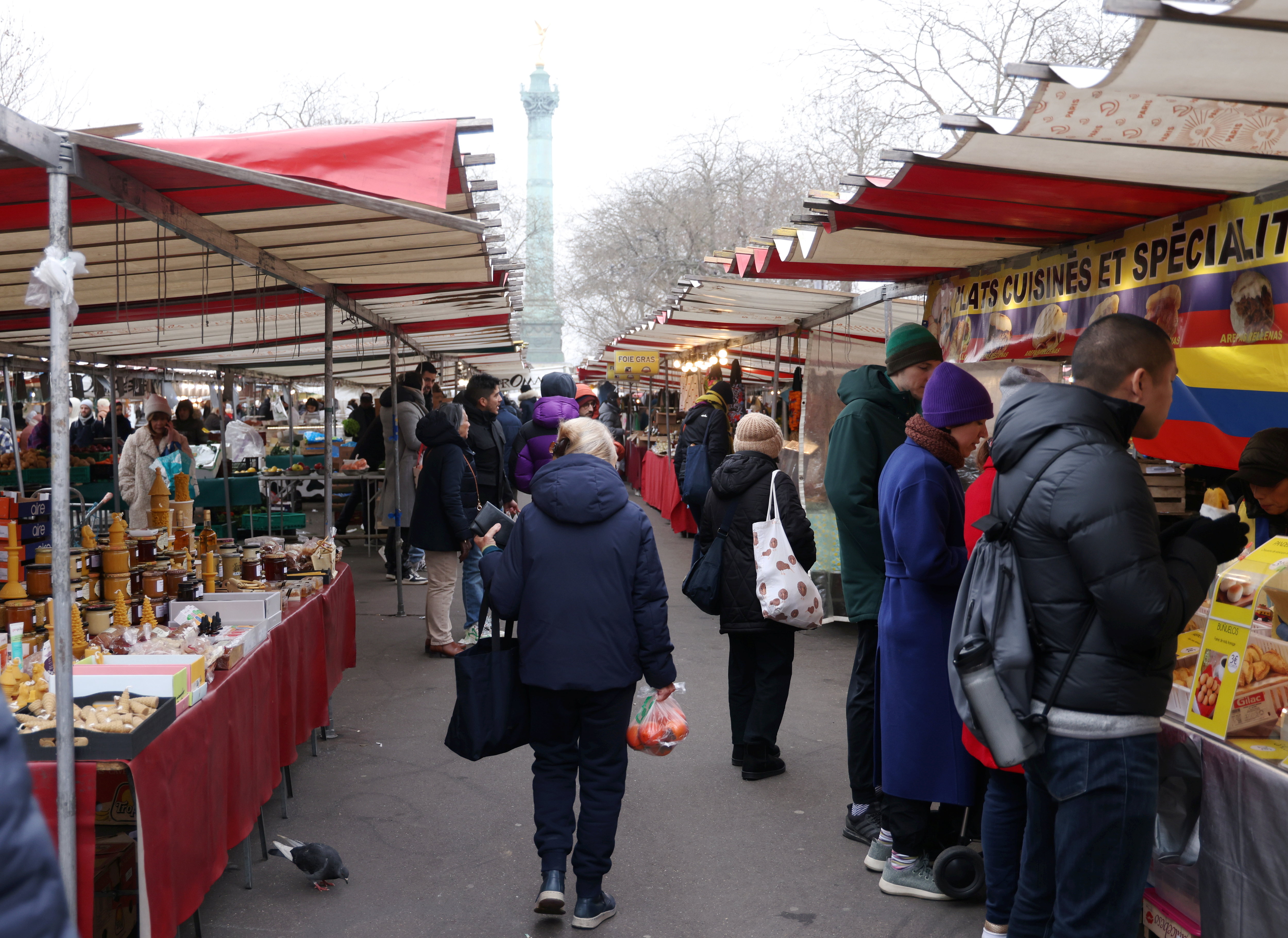 Paris, boulevard Richard-Lenoir (XIe), un dimanche matin. Dans la capitale plus qu'ailleurs, les marchés pâtissent des nouveaux modes de vie des Parisiens. LP/Jean-Baptiste Quentin