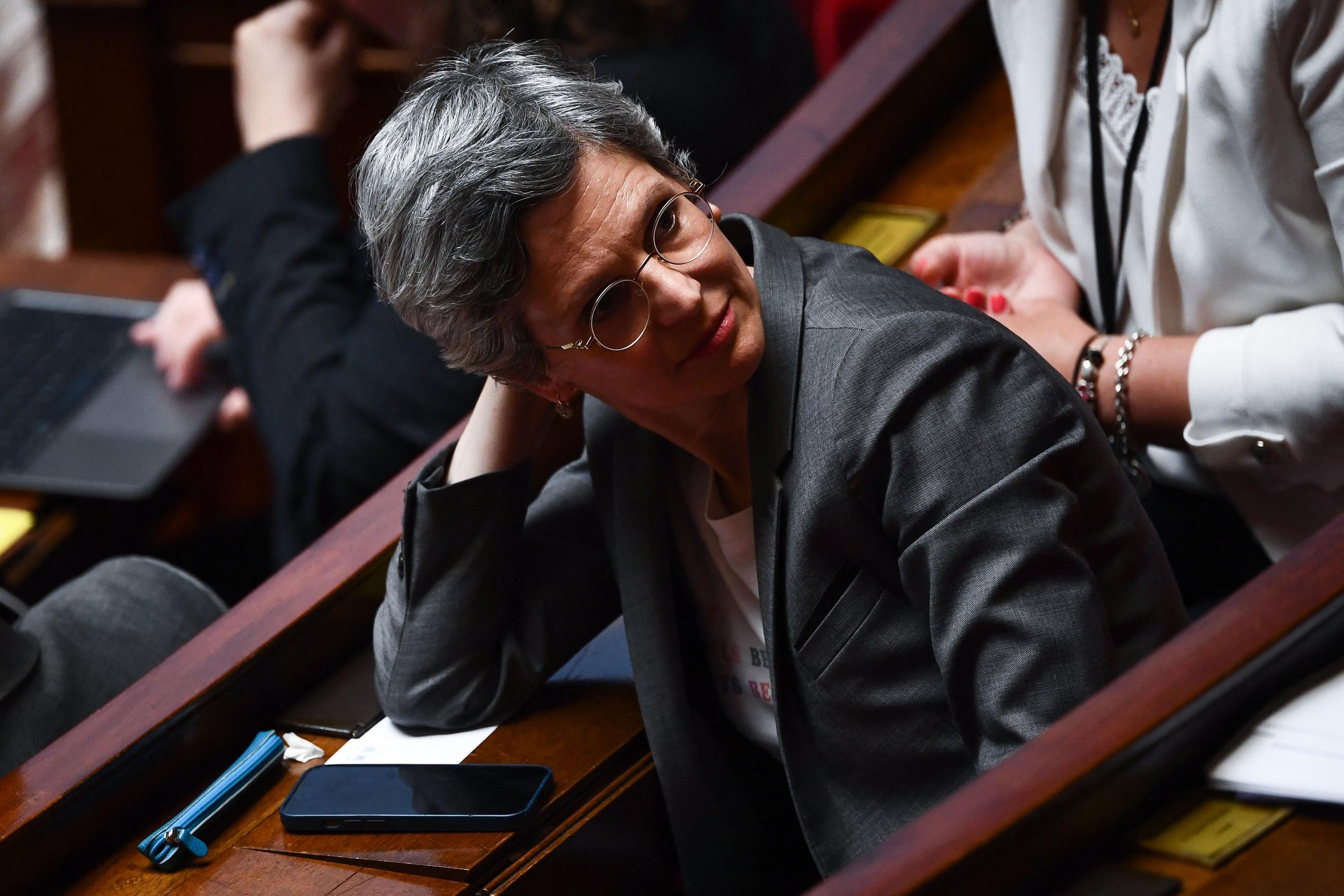 Sandrine Rousseau se voit reprocher d'avoir fourni une attestation pour un logement dans lequel elle ne vivait pas au moment de son inscription sur les listes électorales en vue des législatives. AFP/Christophe Archambault