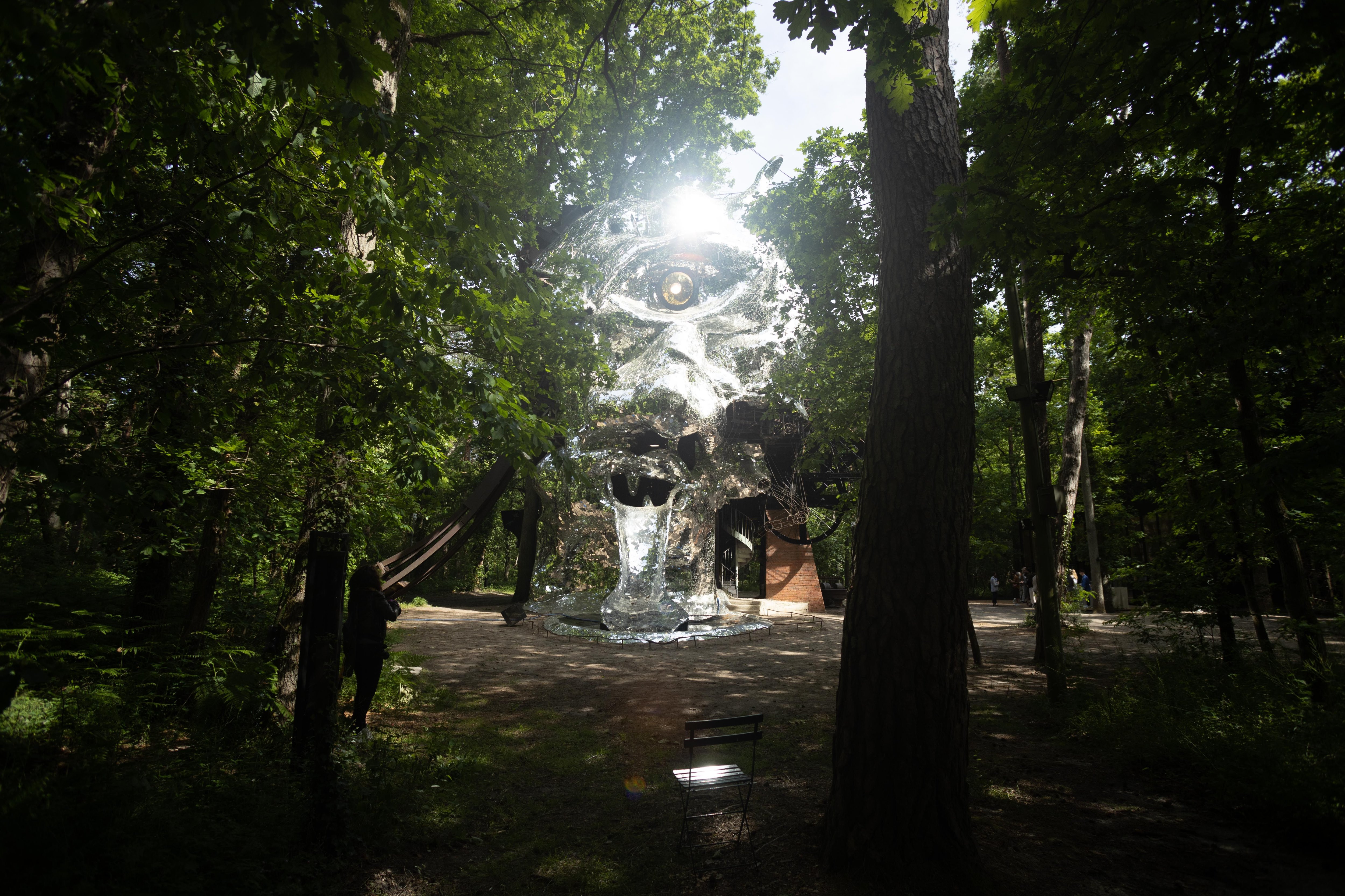 Milly-la-Forêt (Essonne), le 18 mai. Après une vaste restauration de plusieurs années, le Cyclop a retrouvé son éclat. Il rouvre au public ce samedi 21 mai. LP/Stéphane Duprat