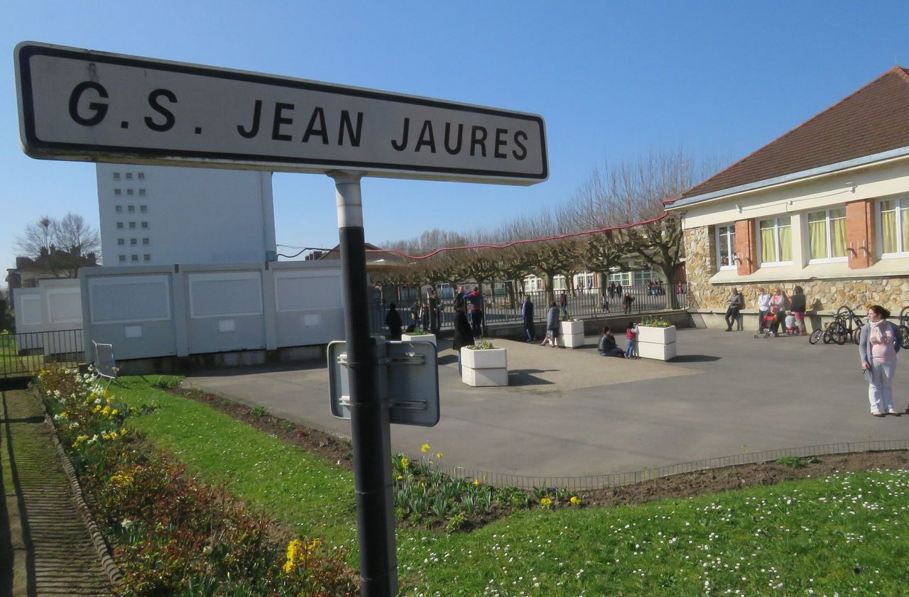 <b></b> À deux reprises mardi, alors qu’elle prenait sa pause à l’extérieur, une enseignante du groupe scolaire Jean-Jaurès à Athis-Mons a entendu des menaces devant l’école élémentaire.