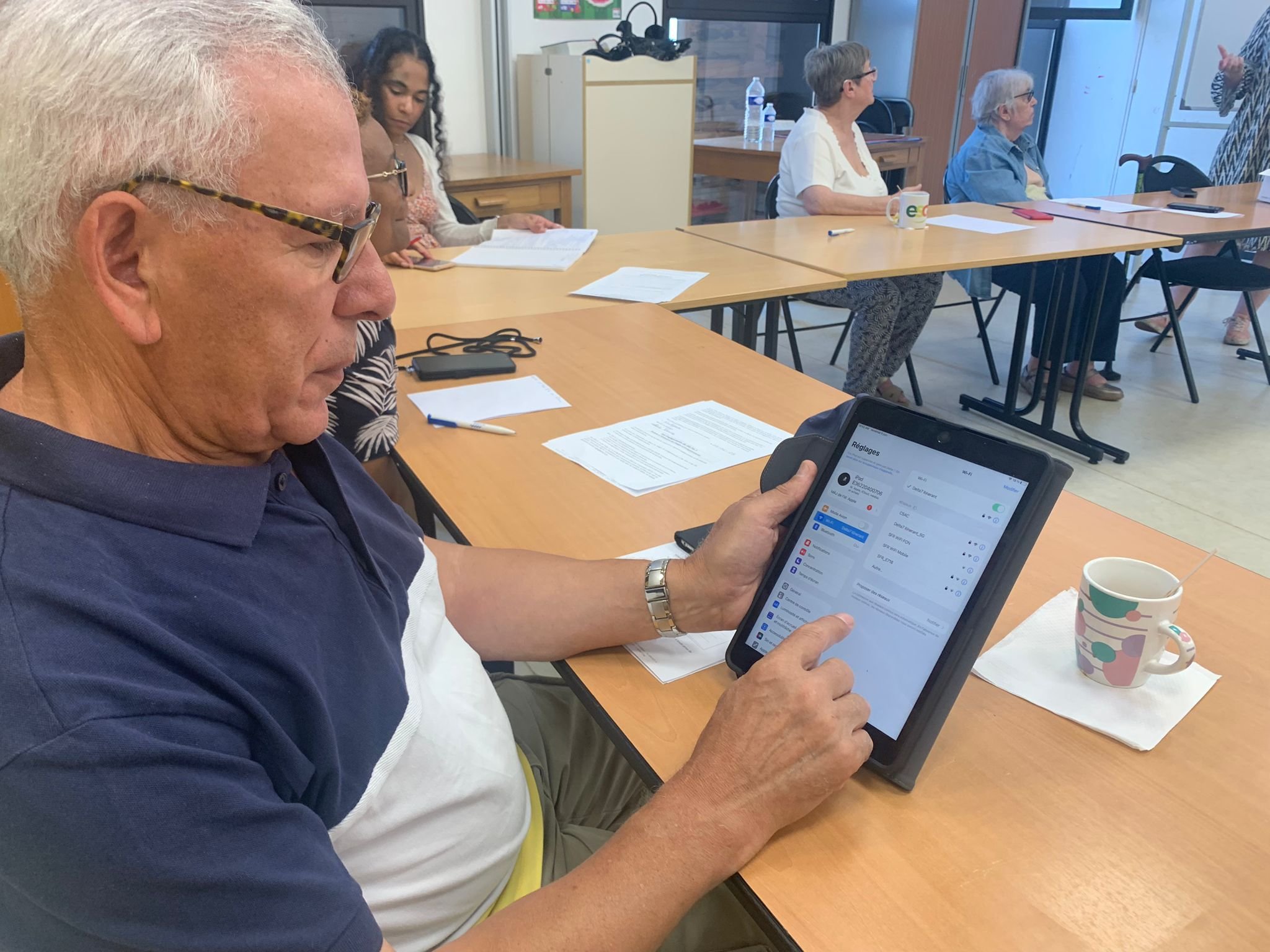 Sid Mohand, 74 ans, fait partie des participants aux ateliers numériques dispensés par l'association Delta7. Il apprend notamment grâce à cette formation à maîtriser les outils numériques et à effectuer des démarches en lignes. LP/C.D.