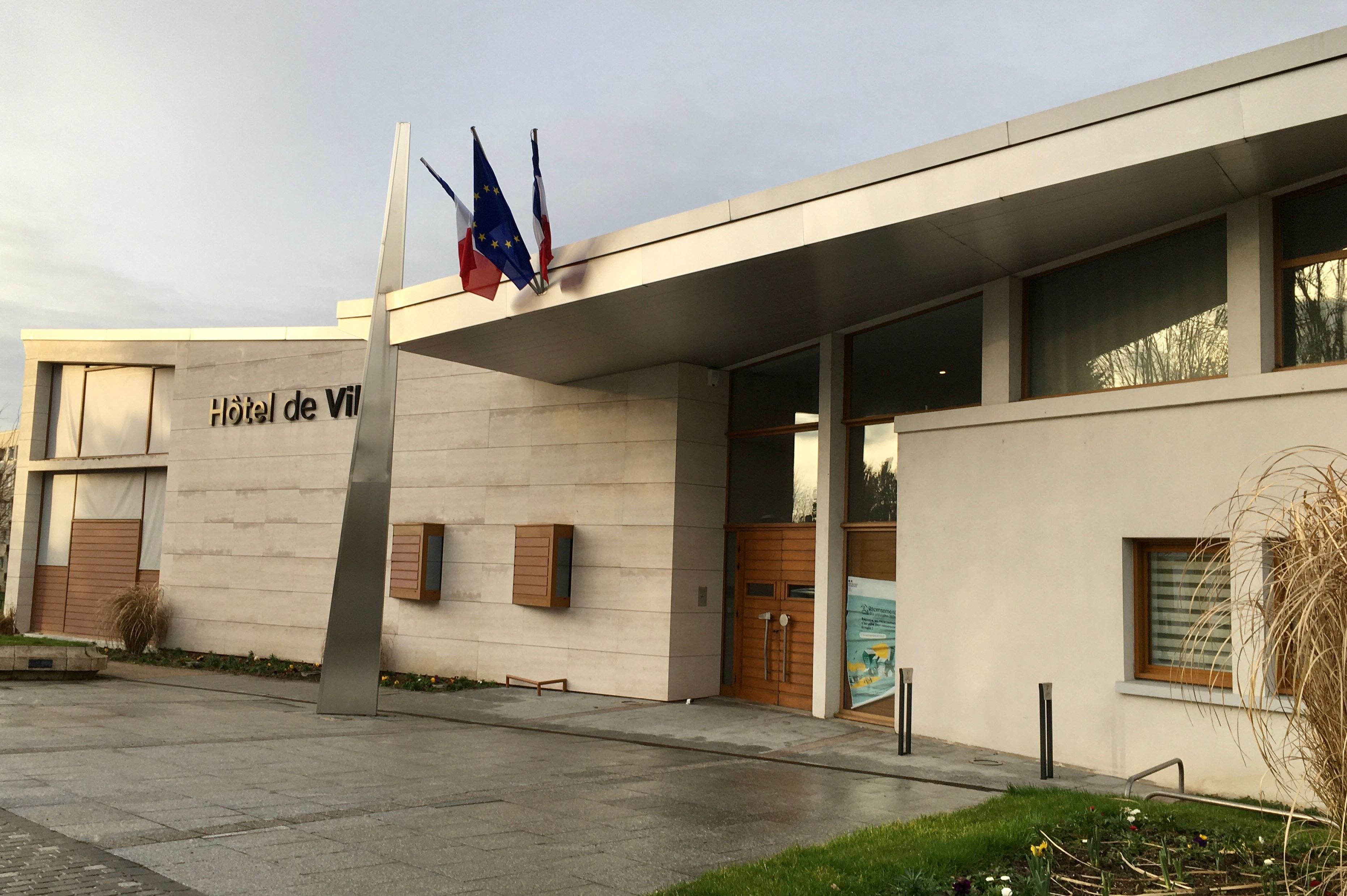 Depuis deux mois, la mairie de Tinqueux (Marne) ne délivre plus de cartes d'identité et de passeports, il faut se rendre dans une commune voisine, comme à Reims. LP/Marie Blanchardon