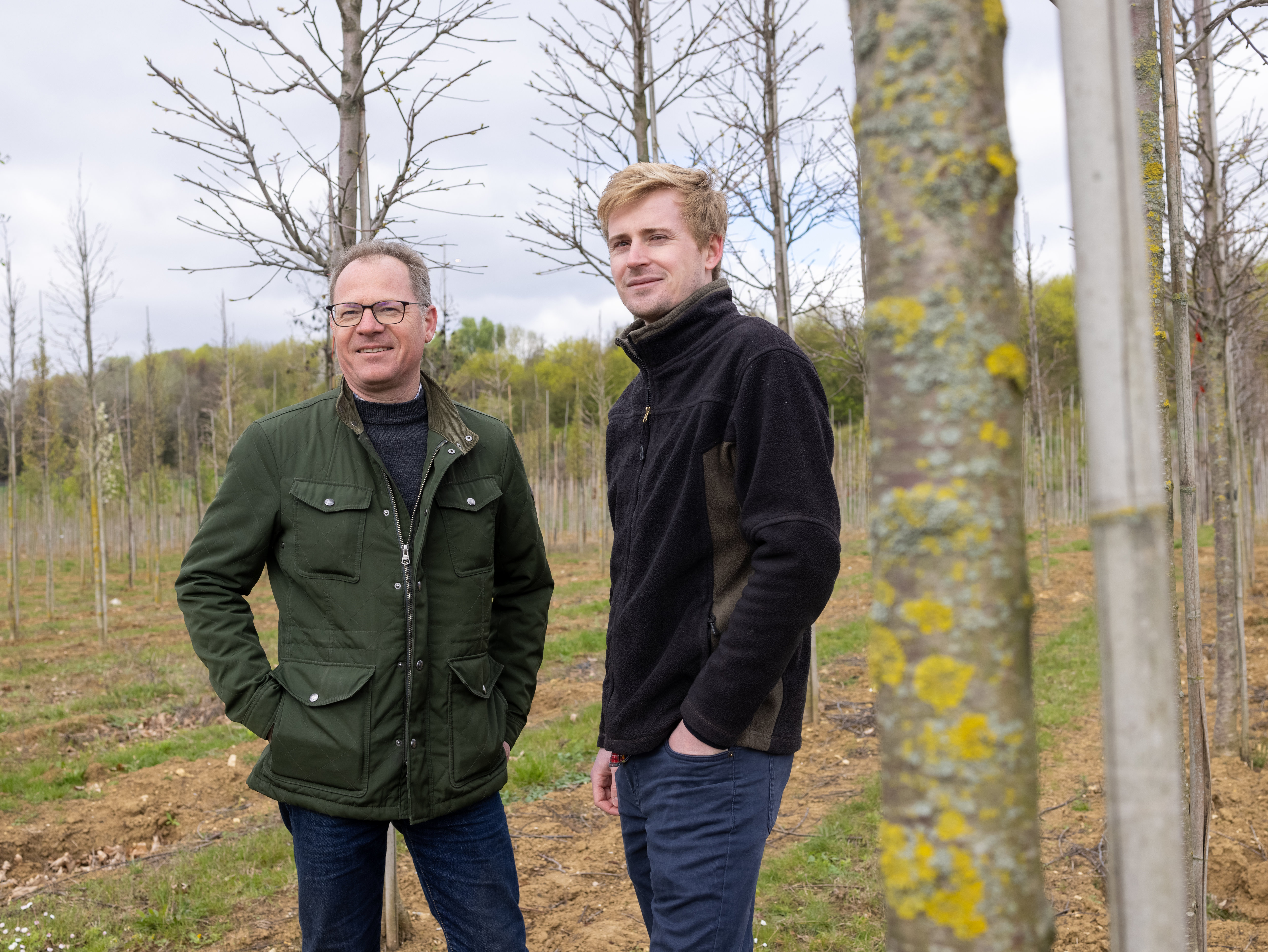 Laurent Chatelain (à gauche) et Emeric Picard font grandir les arbres qui seront replantés au village olympique. LP/Olivier Arandel