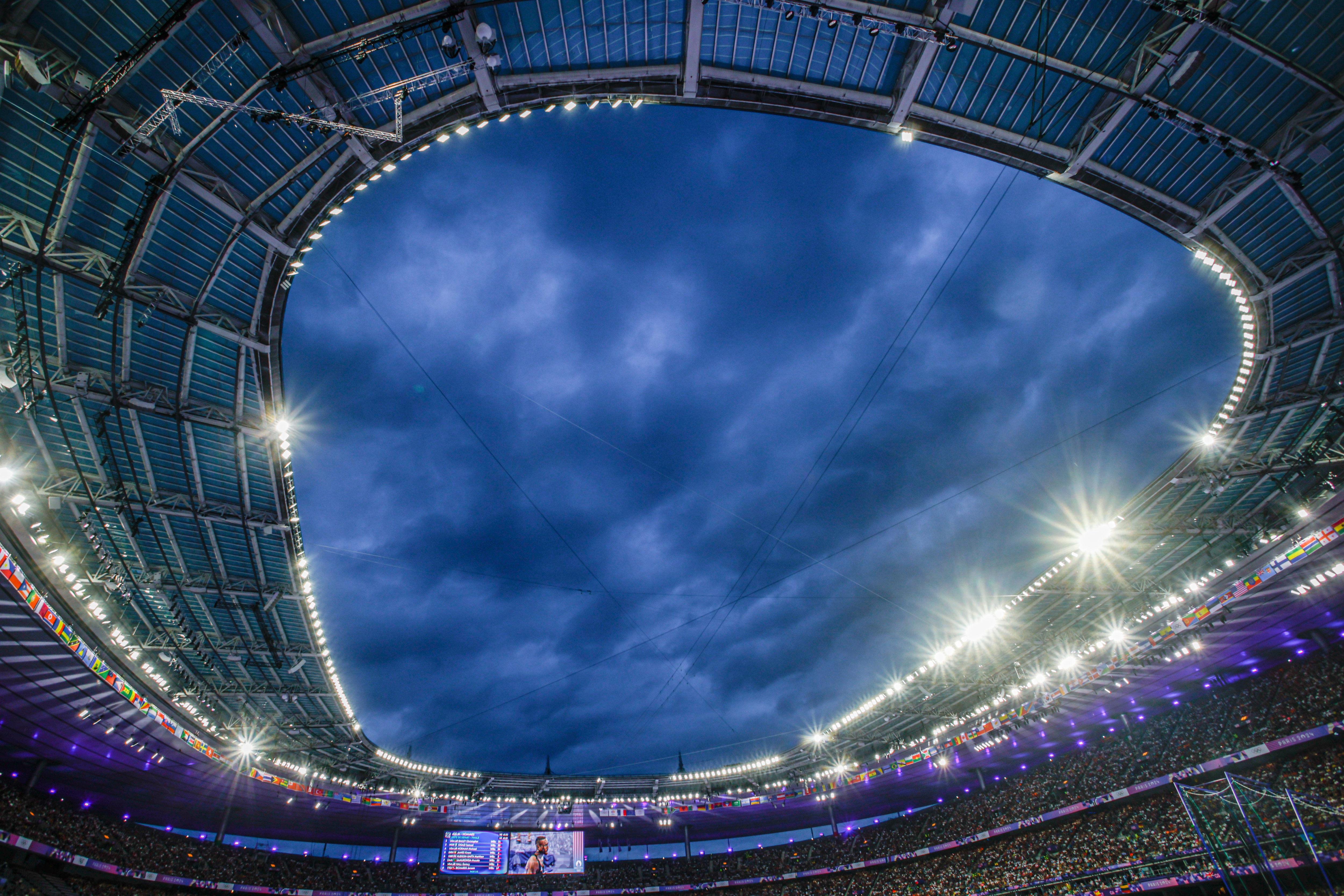 La passation de pouvoir entre Paris et Los Angeles se déroulera dimanche soir au Stade de France, transformé en arène féerique et futuriste. LP/Olivier Corsan