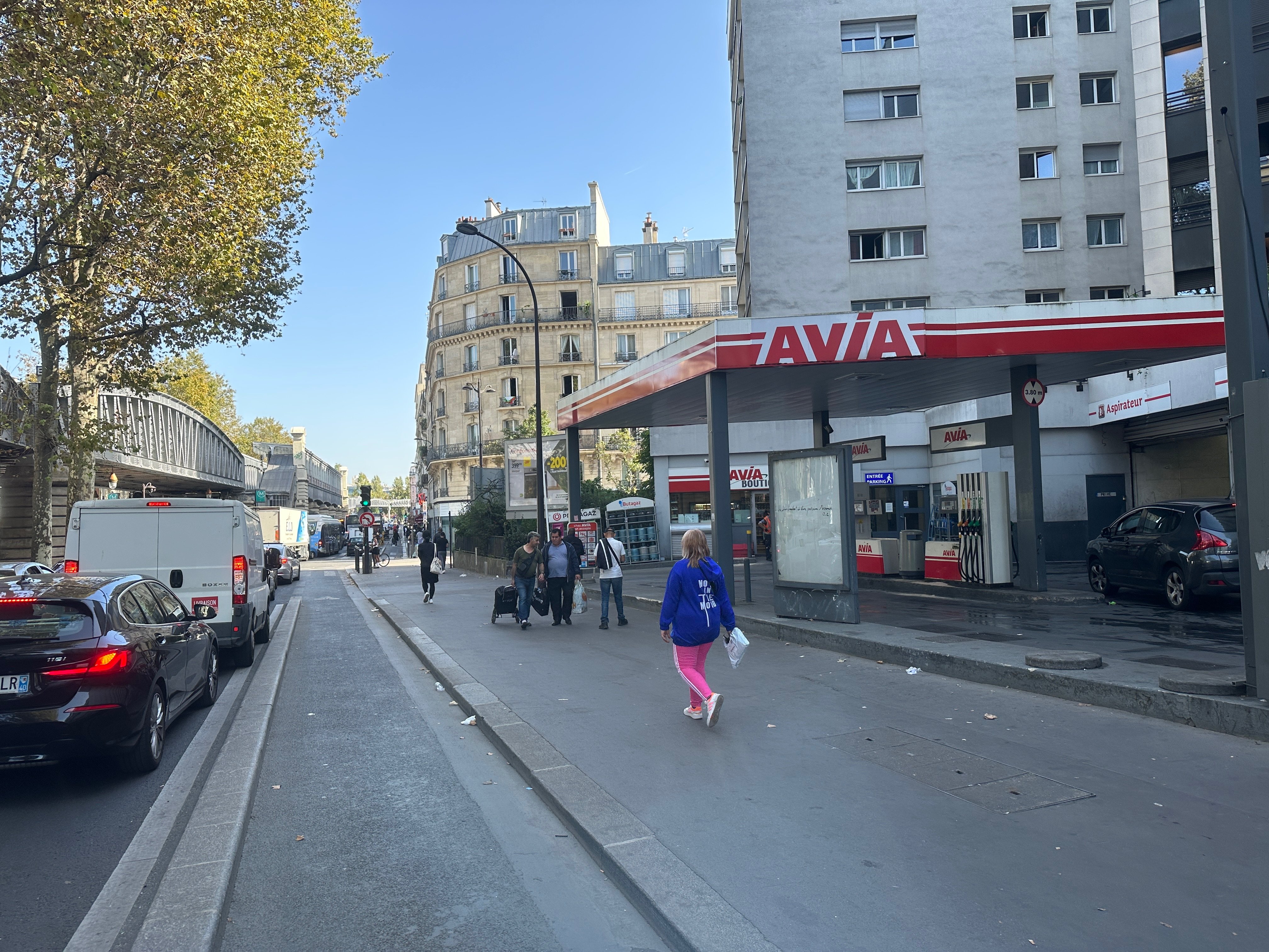 Boulevard de La Chapelle à Paris (Xe), le 7 octobre 2023. La station Avia est l'une des 47 qui subsistent dans la capitale. LP/Olivier Arandel