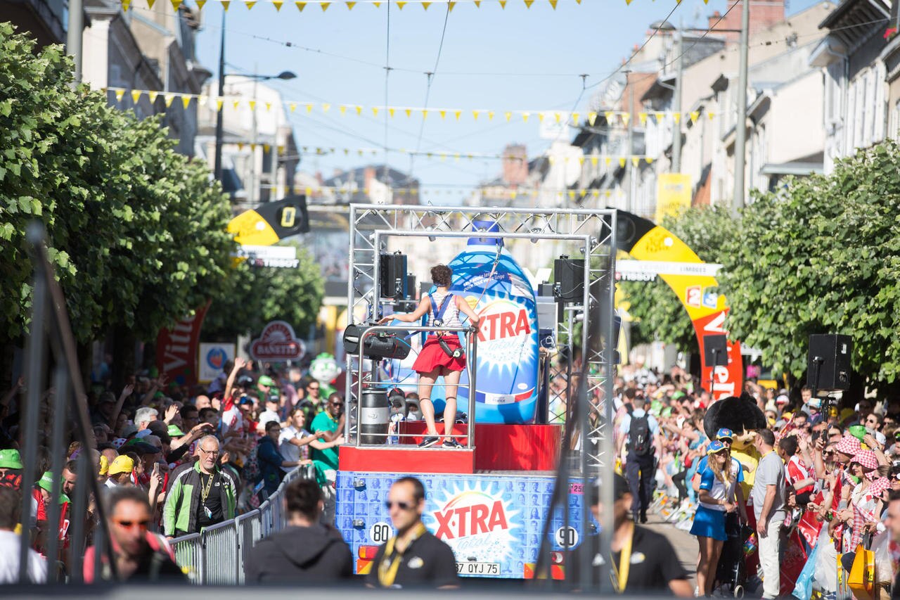 L'entreprise Theobora prépare les véhicules de la caravane du Tour de France qui sillonneront les routes du Danemark et de la France jusqu’au 24 juillet. LP/Matthieu de Martignac