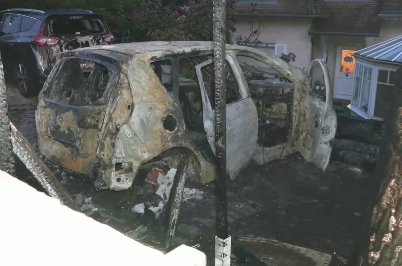 Après l'attaque à la voiture-bélier en feu, une enquête a été ouverte pour «tentative d’assassinat». S'y ajoutent désormais les faits d’«association de malfaiteurs en vue de commettre un crime» et de «destruction de bien par incendie en bande organisée».  DR