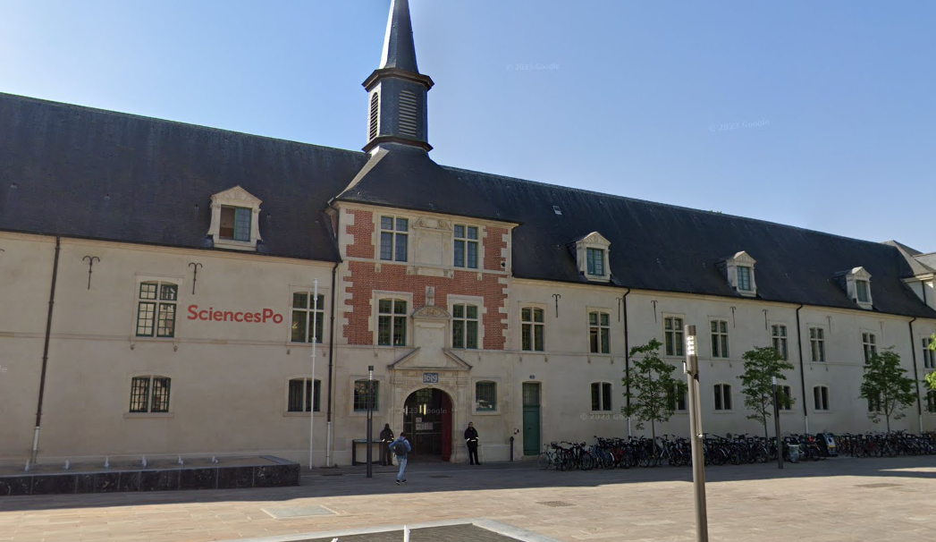 La convention de la Licra devait avoir lieu dans les locaux de Sciences Po Reims, mais a finalement été déplacée à l'hôtel de ville en raison d'un blocage des étudiants. Google Maps