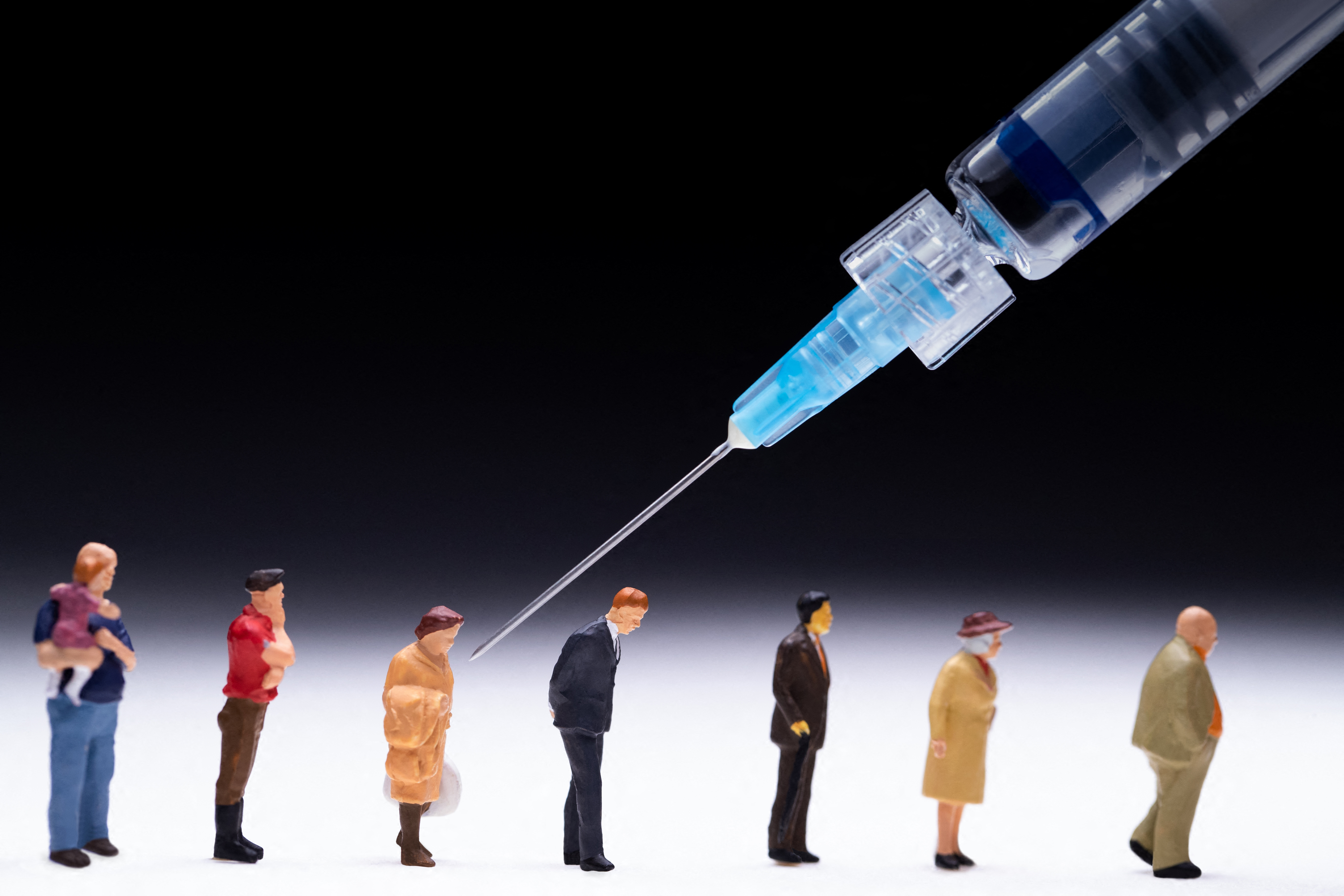 La vaccination de rappel est désormais ouverte à tous les Français majeurs, a annoncé Olivier Véran (AFP/Joël Saget).