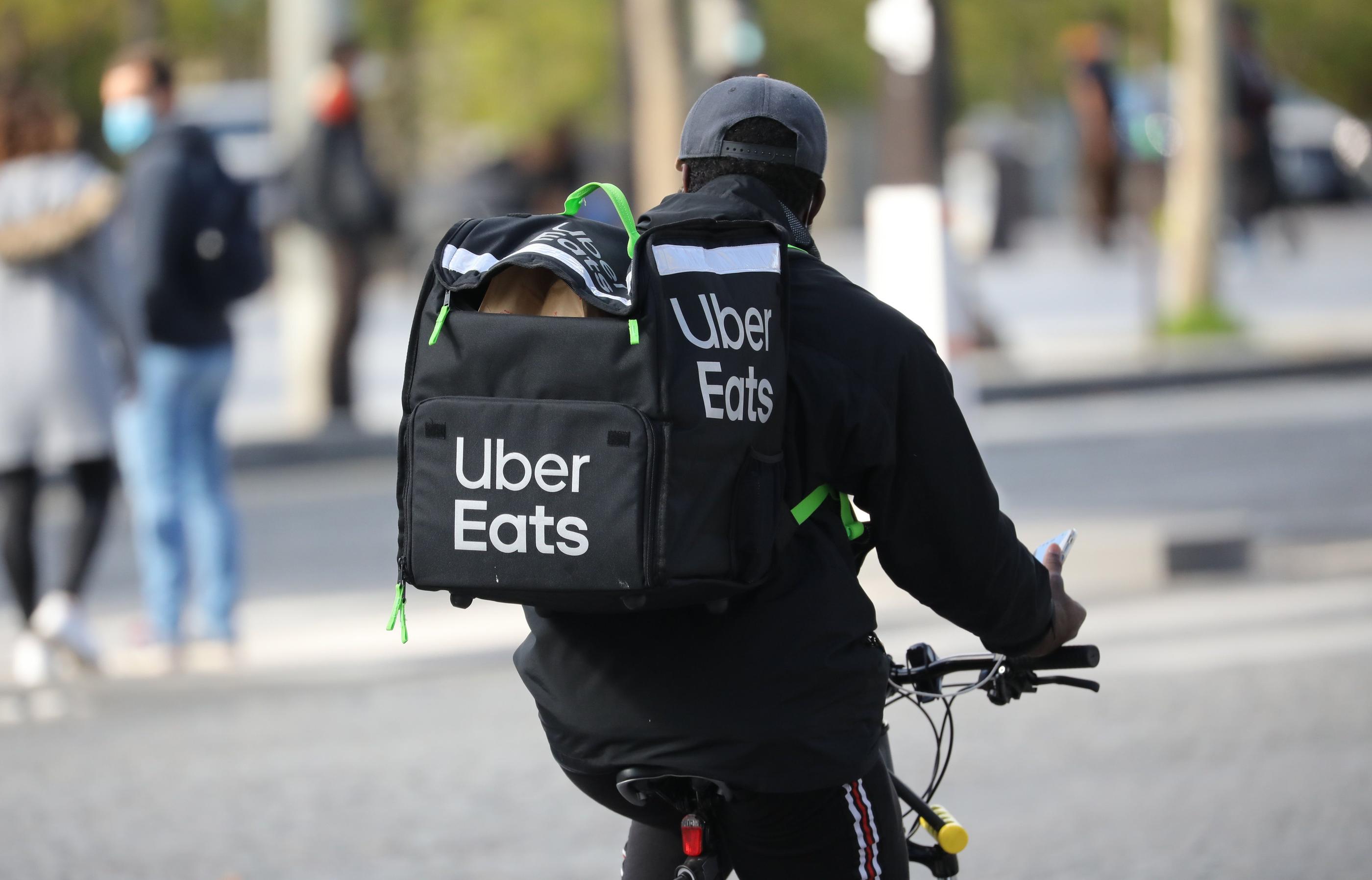 Uber Eats compte en France 65 000 livreurs indépendants qui se connectent à son application. (Illustration) LP/Arnaud Journois