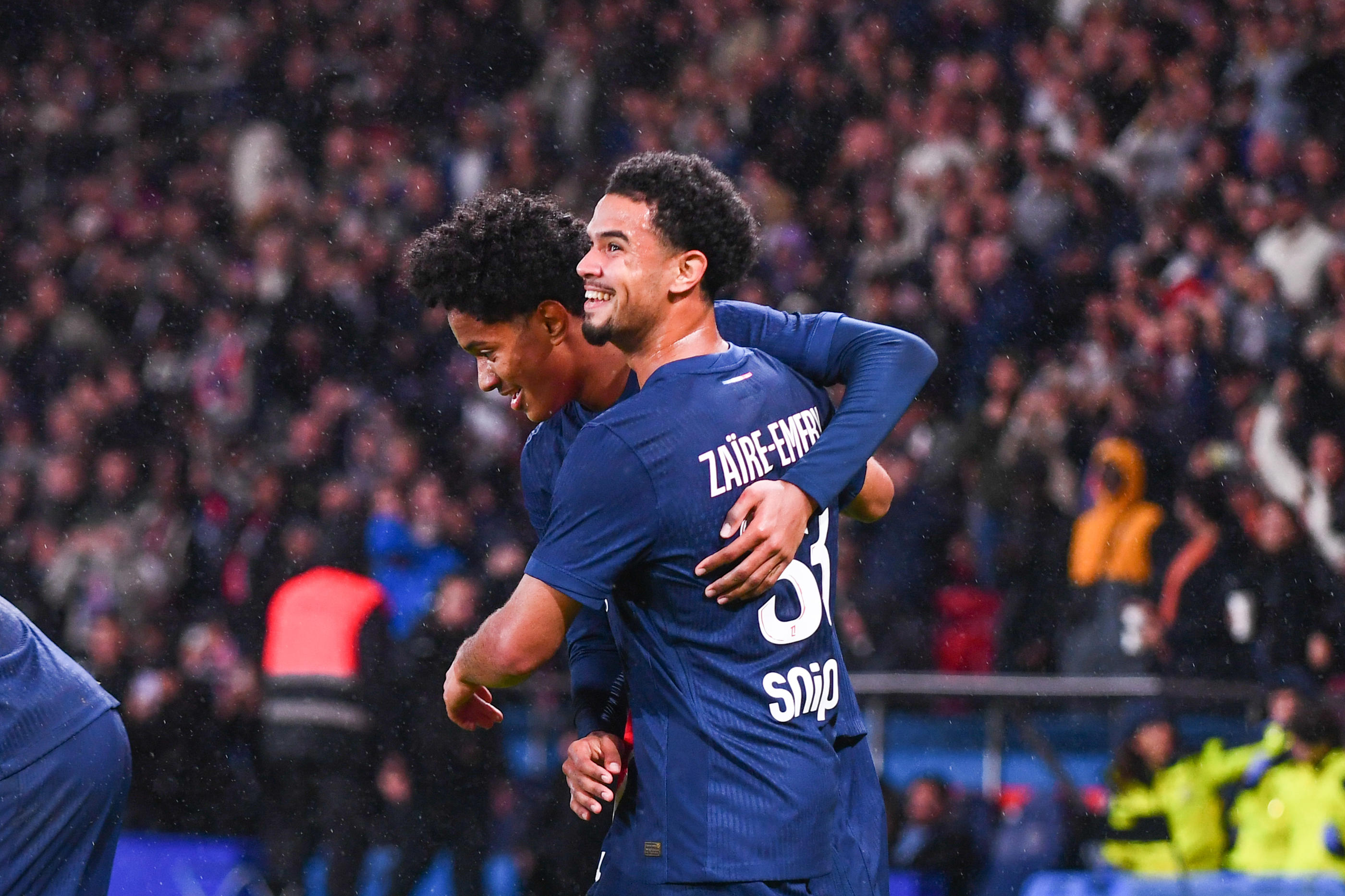 Vibrant L'échange Sympa Entre Pavard Et Renaux - Coupe De France - 16es - Bayeux-marseille (0-9) Wallpaper in HD Vibrant L'échange Sympa Entre Pavard Et Renaux - Coupe De France - 16es - Bayeux-marseille (0-9) Wallpaper in HD