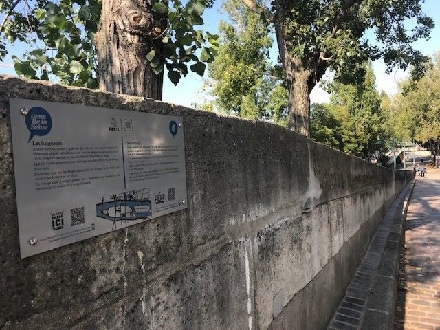 Des plaques ont été installées sur les bords de Seine permettant aux promeneurs de se replonger dans l'ambiance qui y régnait jadis lorsque plusieurs métiers s'y retrouvaient. /LP/M.-A.G.