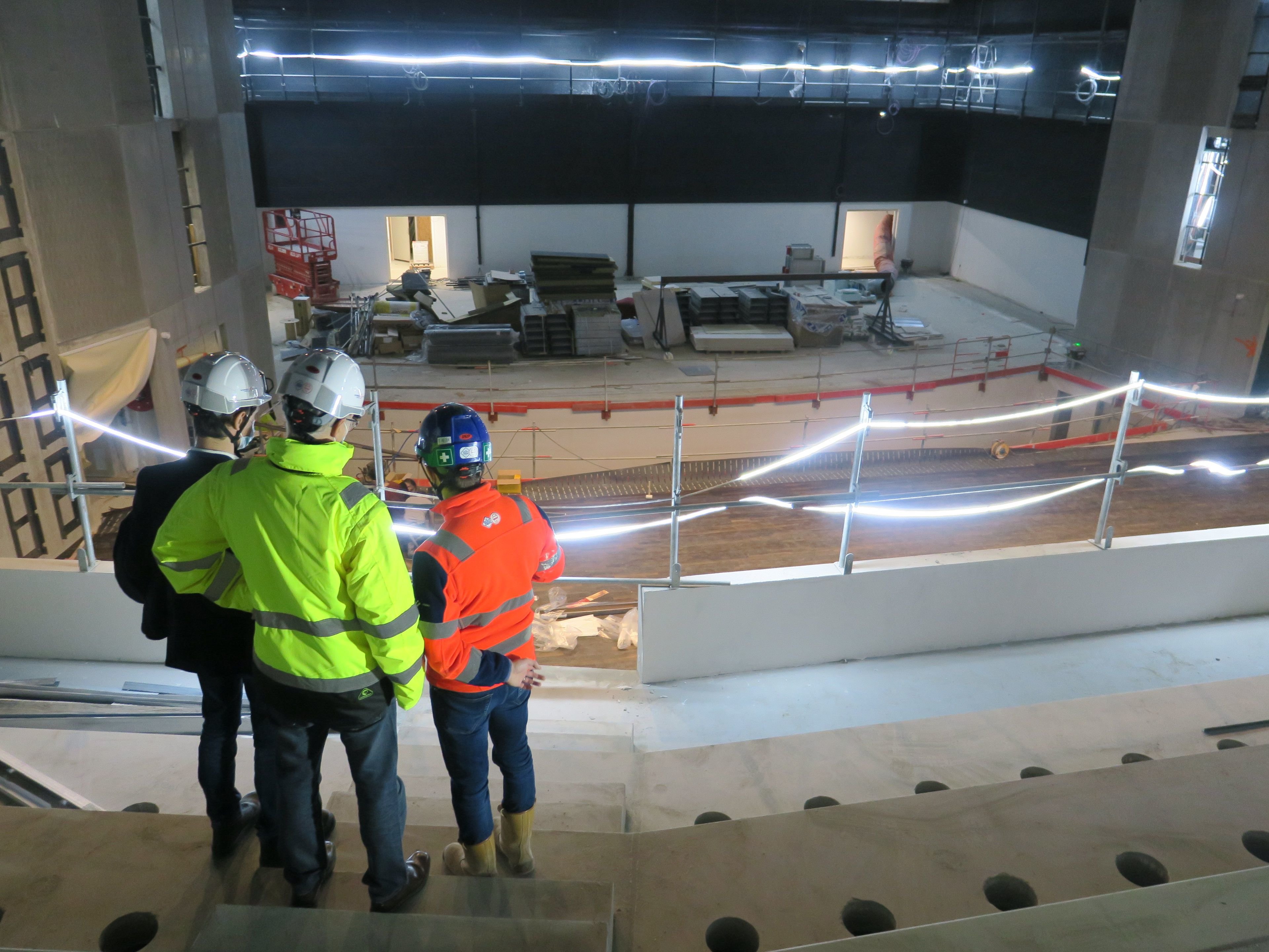 Montereau, le 30 décembre. Le chantier du Majestic s'achèvera au printemps et accueillera entre 600 et 1300 spectateurs en fonction de la configuration de la salle. Au fond, les portes serviront à l'entrée des artistes sur scène. LP/Faustine Léo