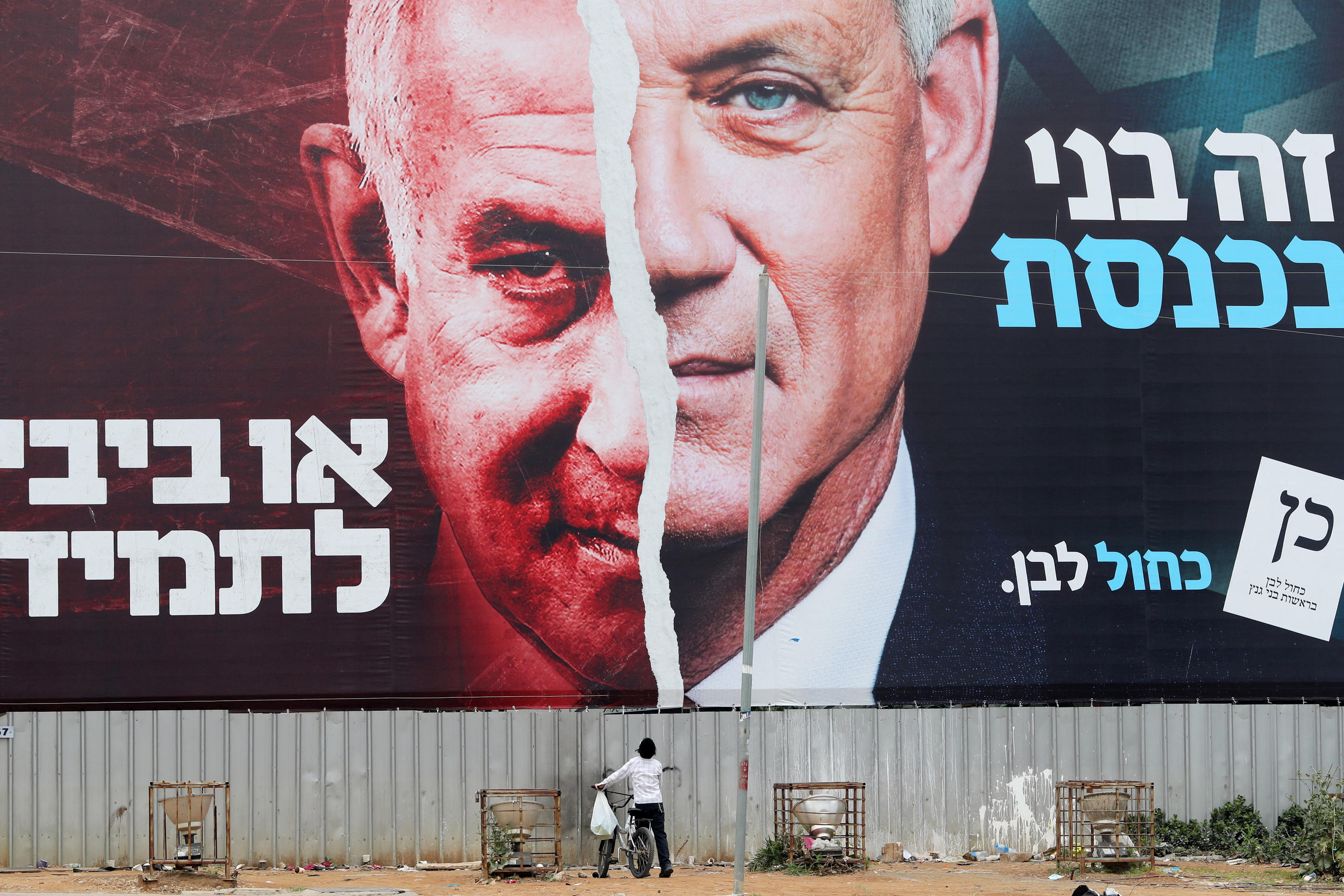 L'ancien ministre de la Défense, Benny Gantz (à droite) rejoint Benyamin Netanyahou pour former un cabinet de crise le temps du conflit. Ammar Awad / Reuters