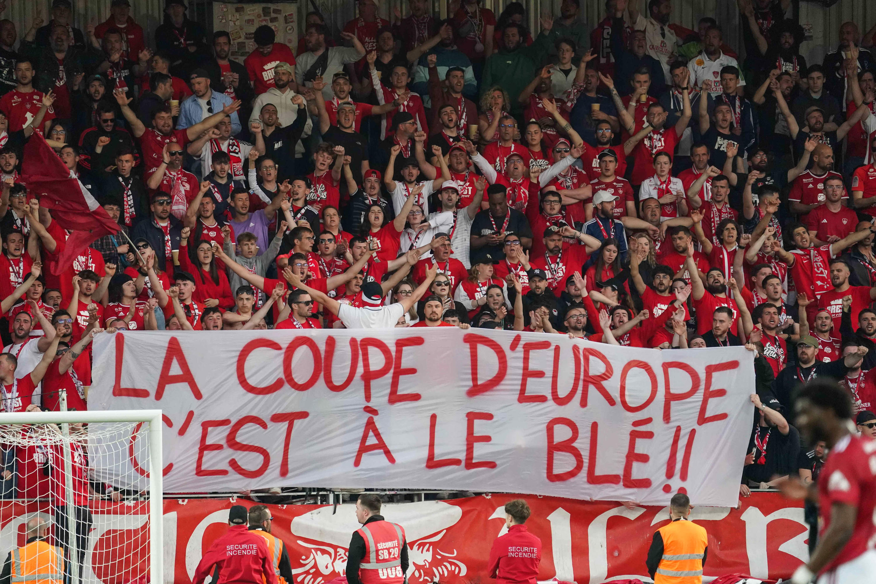 En fin de saison, les supporters brestois (ici en mai 2024) avaient rappelé dans les tribunes leur envie de jouer au stade Francis-Le Blé. Icon Sport/Eddy Lemaistre