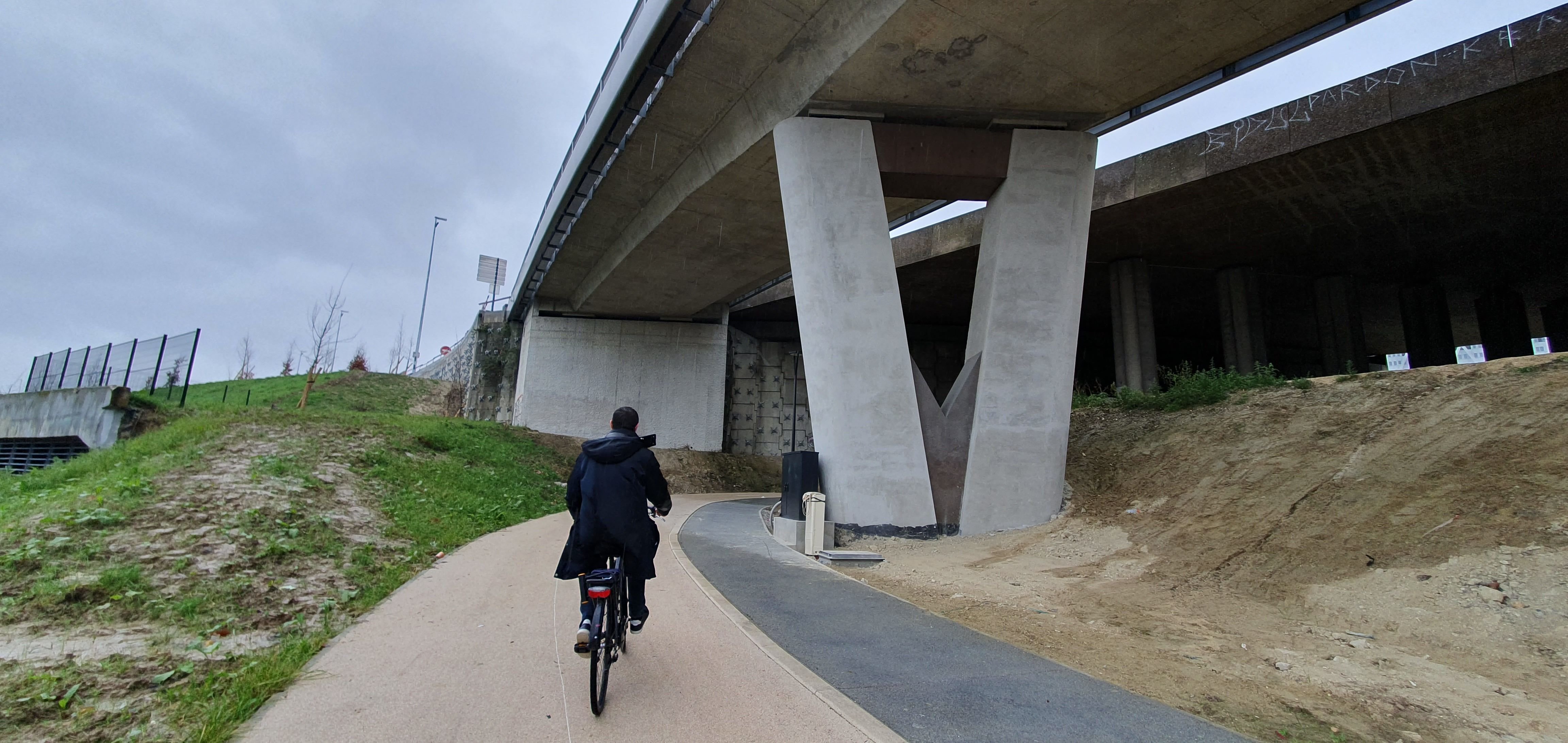 Saint-Denis (Seine-Saint-Denis), le 12 mars 2024. Nous avons testé le franchissement à vélo du nouvel échangeur de l’A 86 à Pleyel.