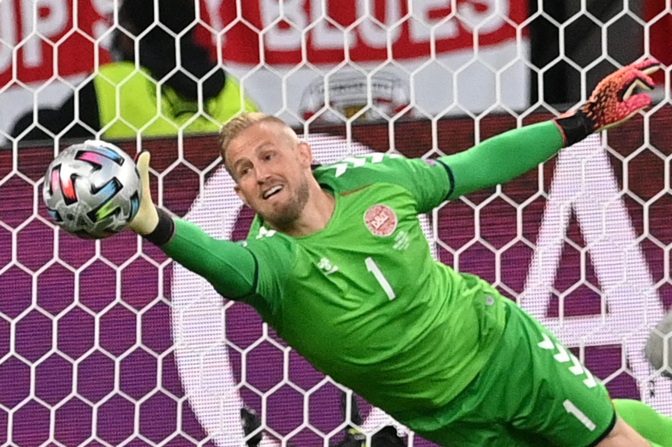 Des supporters anglais présents dans les tribunes de Wembley ont tenté de déstabiliser Kasper Schmeichel, le gardien danois, en le visant avec des lasers. L'UEFA a ouvert une enquête (Photo by JUSTIN TALLIS / POOL / AFP)