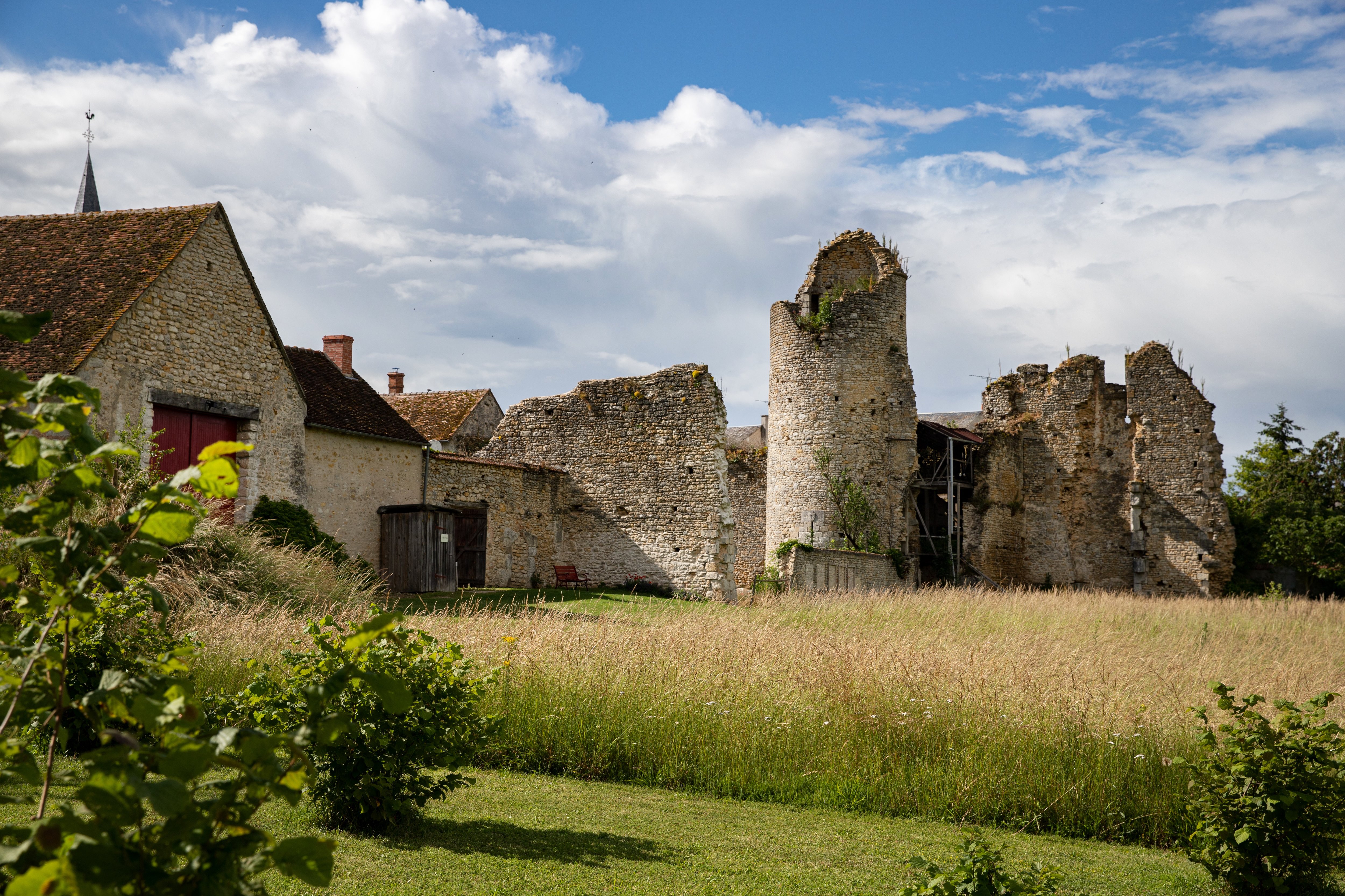 Très délabré, cet ancien chateau fort situé à quelque km de Pithiviers sera sécurisé et l'espace ouvert au public. DR