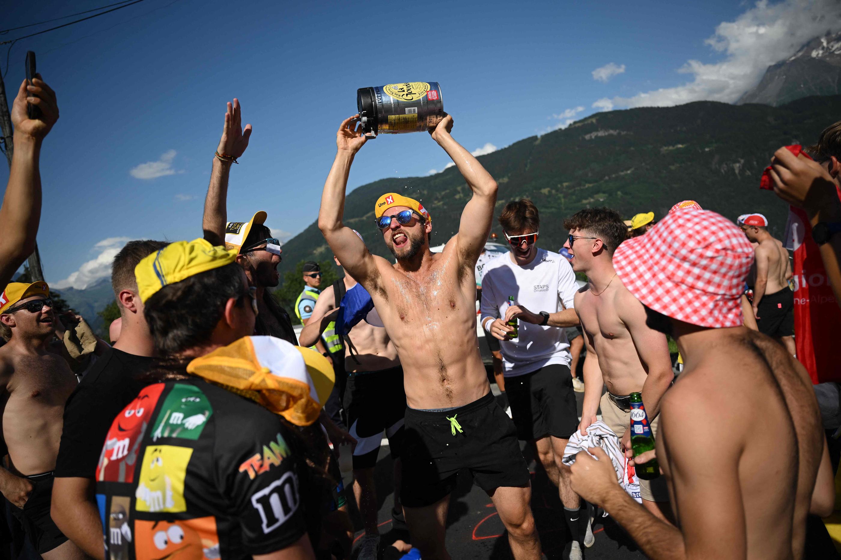 Une ambiance de feu s'est encore emparée du Tour de France, ce dimanche, dans l'ascension finale de Saint Gervais-Mont Blanc. AFP/Marco Bertorello