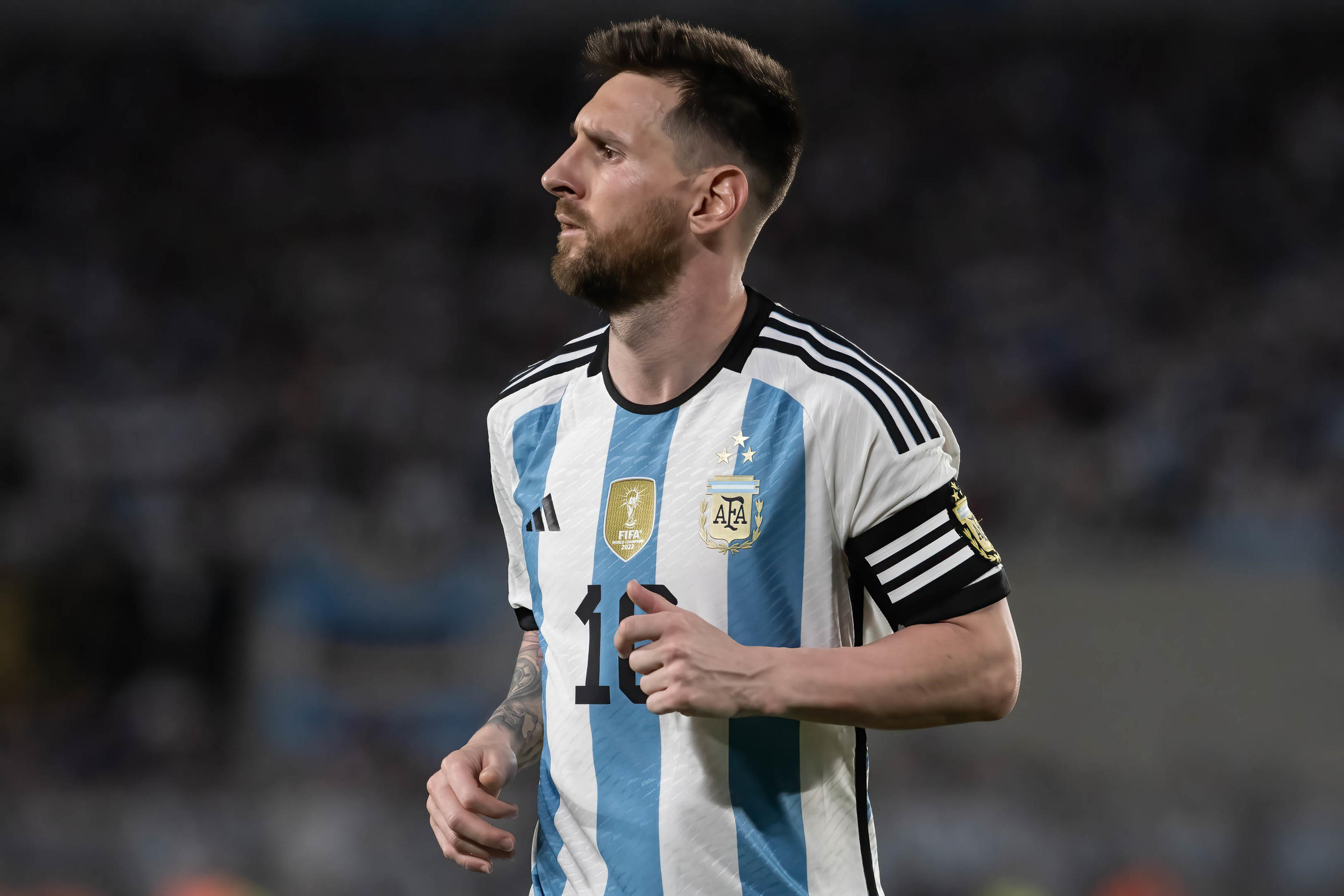 En Argentine, la suspension infligée au meneur de jeu argentin par le PSG fait vivement réagir les médias locaux. Icon Sport/SUSA