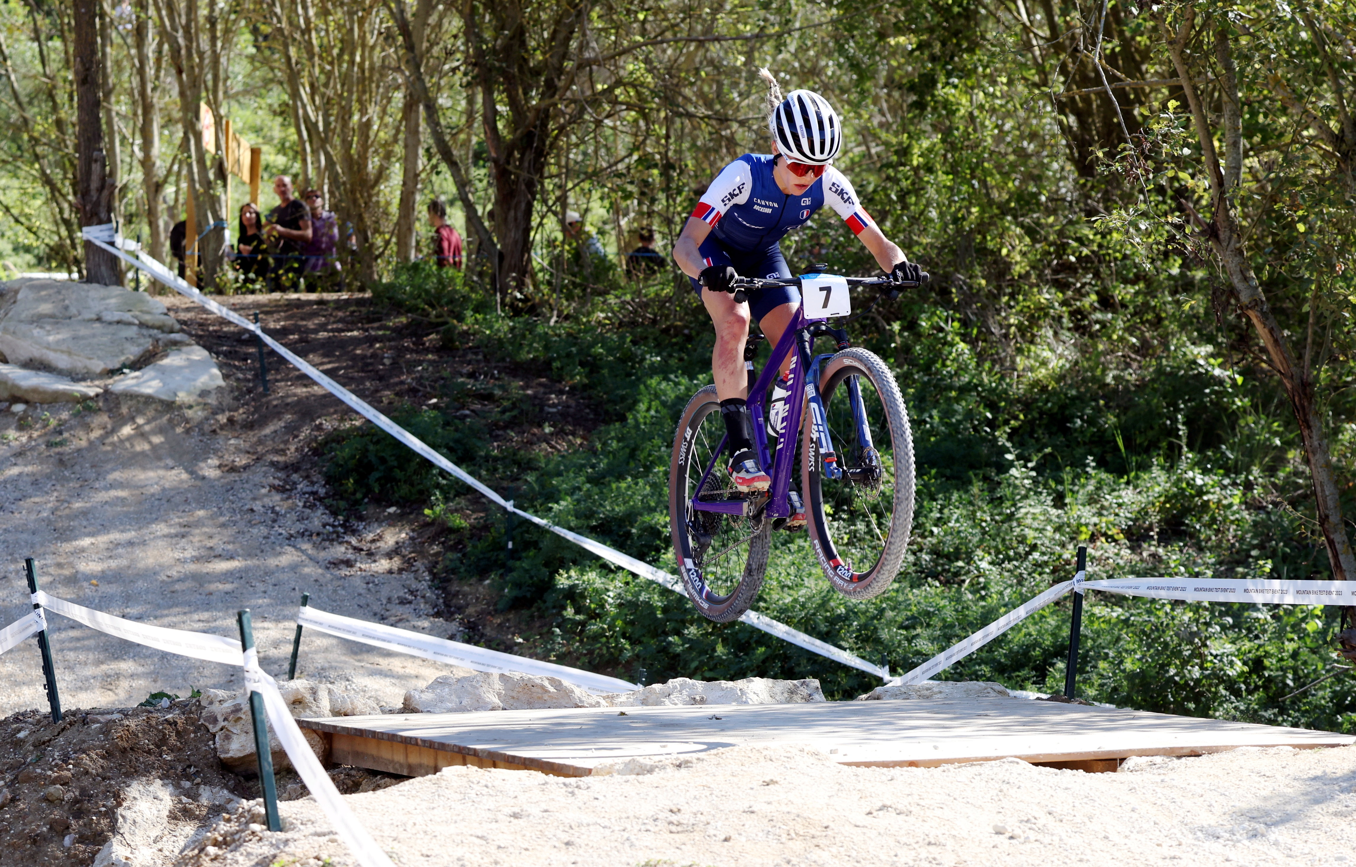 Après sa victoire au Test Event organisé sur la colline d'Elancourt en septembre, la vététiste française Loana Lecomte tentera de rééditer cette performance aux JO. LP/Jean-Baptiste Quentin