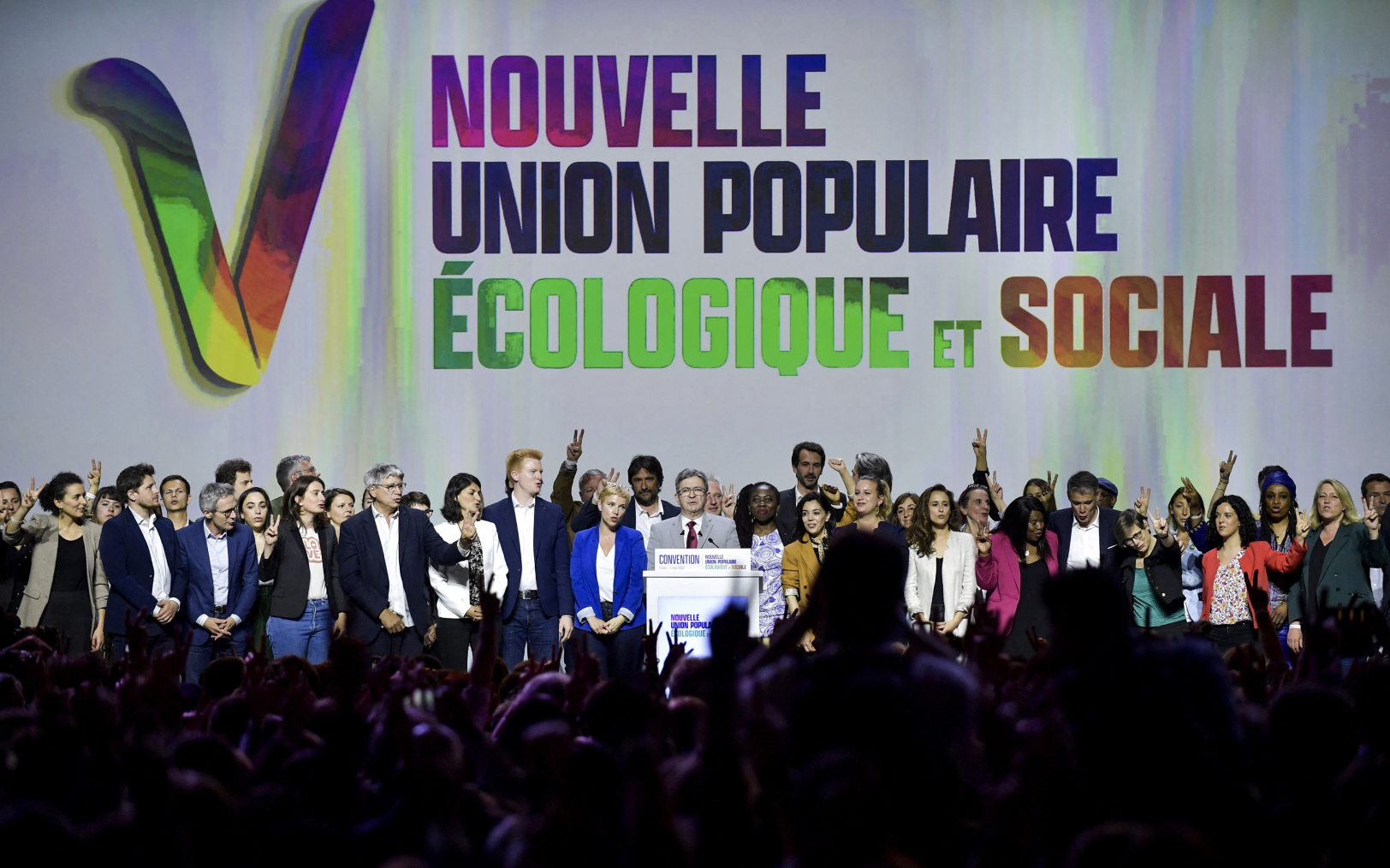 Jean-Luc Mélenchon prononce un discours le 7 mai 2022 à Aubervilliers (Seine-Saint-Denis), lors de la Convention de la Nouvelle union populaire économique et sociale (Nupes) qui regroupe plusieurs partis de gauche. AFP/Julien De Rosa