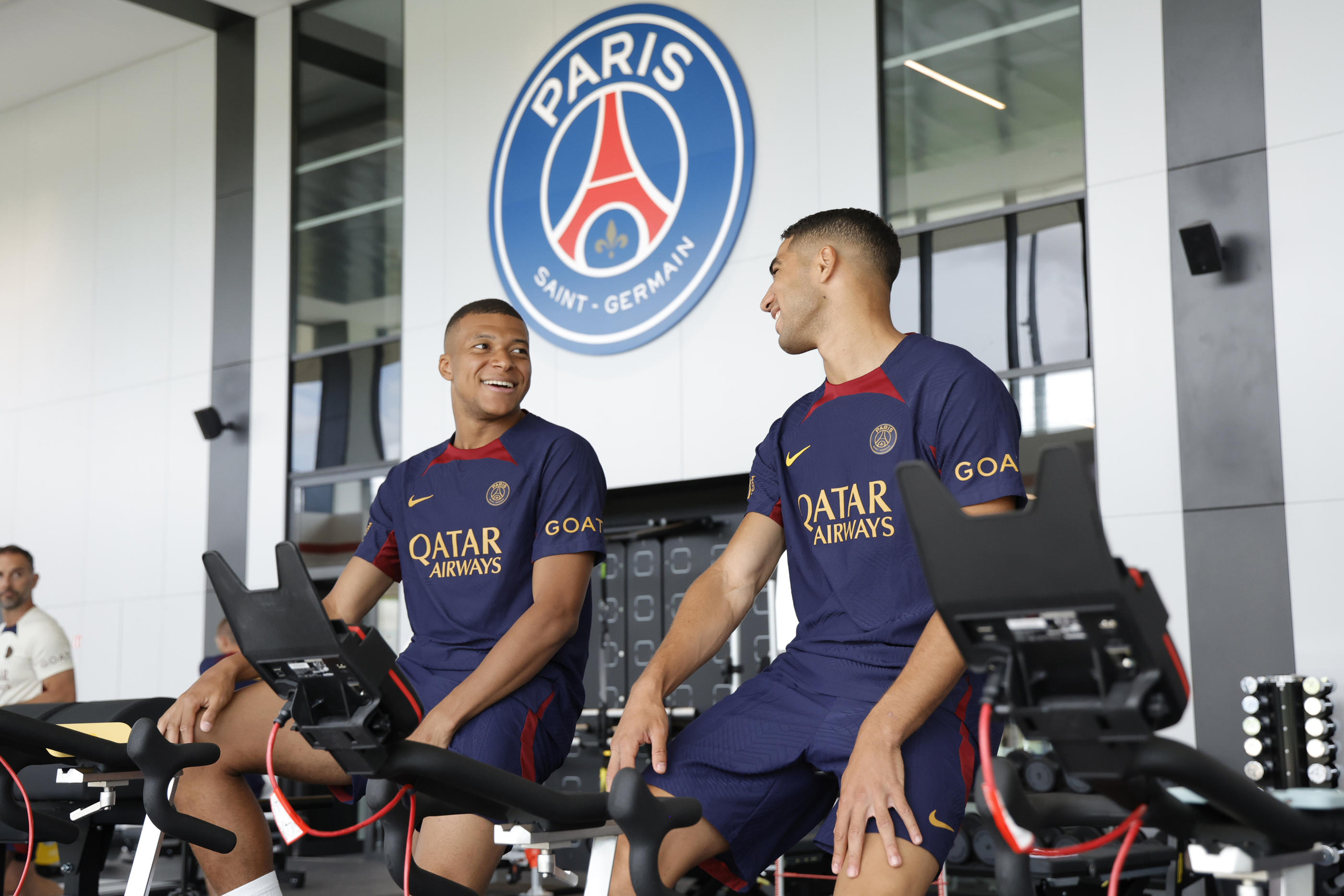 Kylian Mbappé, ici en compagnie d'Achraf Hakimi, a effectué son retour à l'entraînement, ce lundi, avec le club parisien. PSG via Getty Images