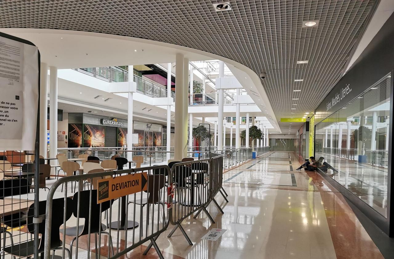 <b></b> Ivry-sur-Seine, le 28 octobre 2020. Le premier étage du centre commercial Quais d’Ivry vivote avec quatre enseignes. 
