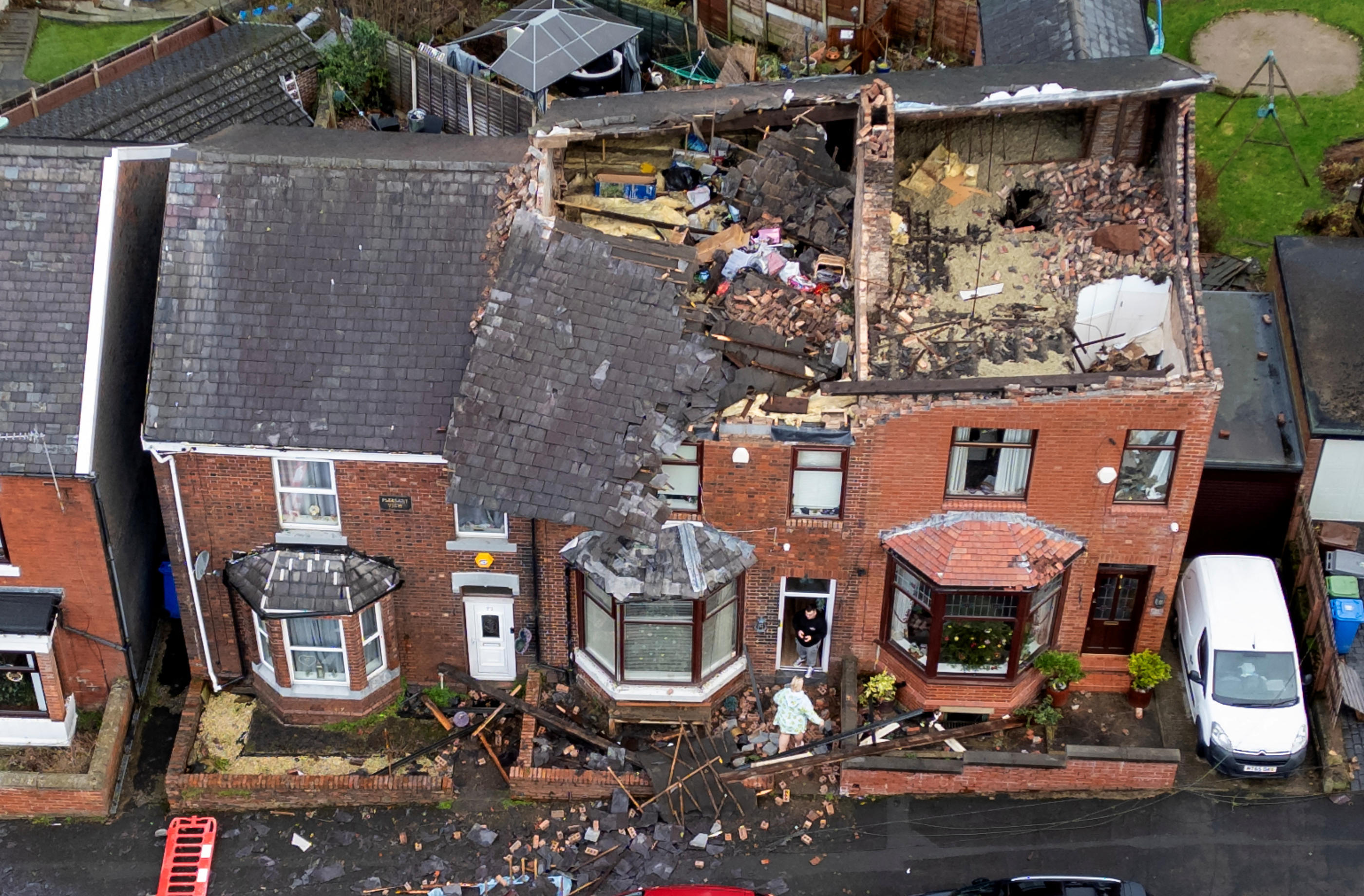 Le passage de la tempête Gerrit mercredi soir a fait de nombreux dégâts au Royaume-Uni, comme ici à Stalybridge, au nord-ouest de l'Angleterre. REUTERS/Phil Noble