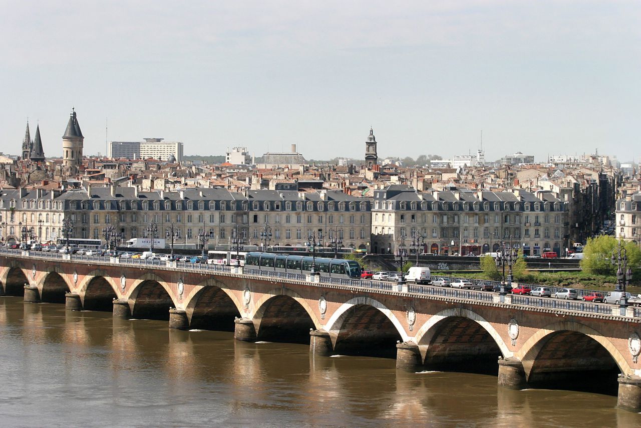A Bordeaux, un agent immobilier constate : « Dès qu’on dépasse les 500 000-600 000 euros, c’est devenu très compliqué de vendre, le marché est atone. On note un recul d’environ 10 % des prix depuis un an ». LP/Patrick Bernard