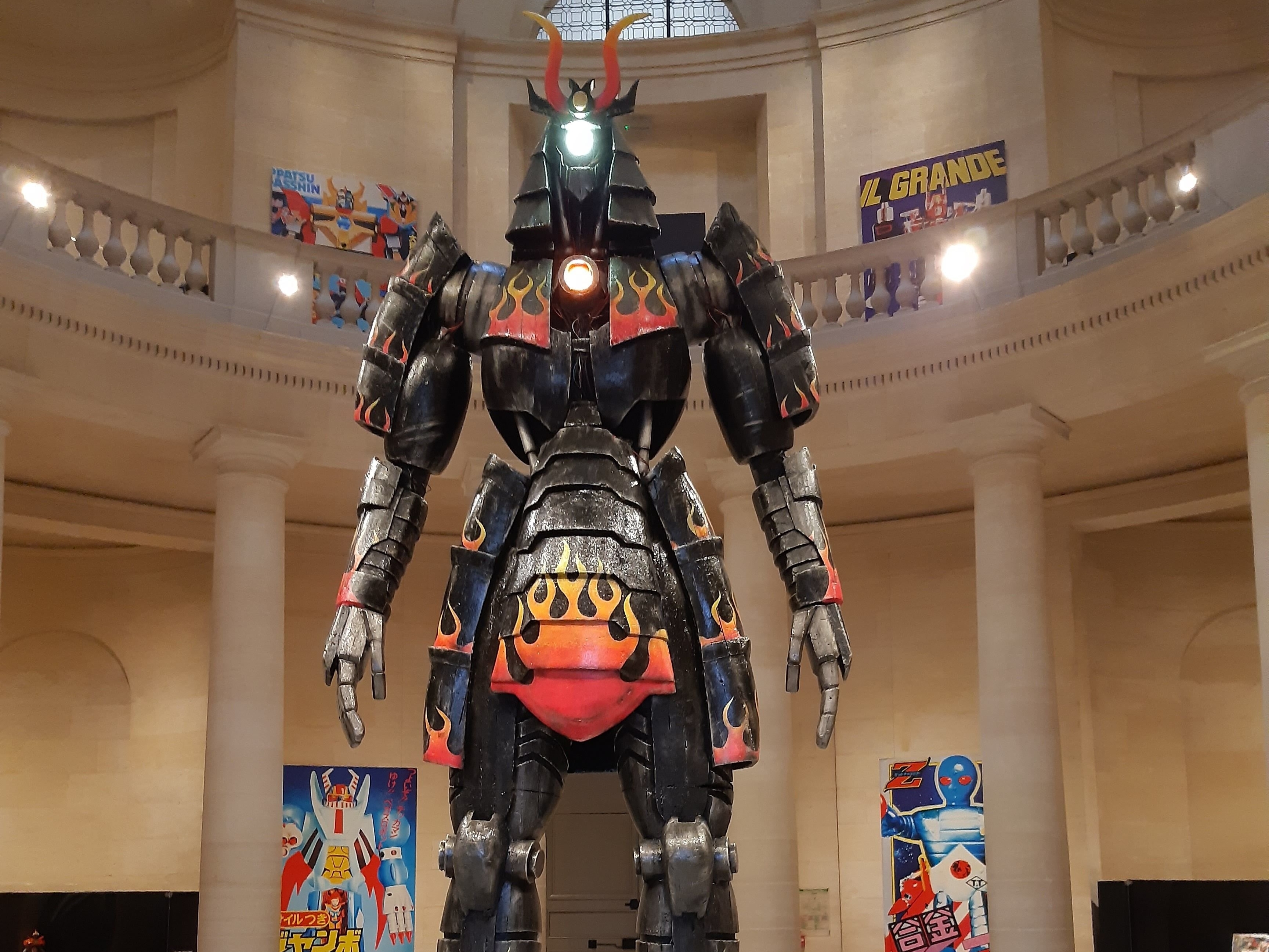 Versailles, le jeudi 21 décembre. Baptiste Caillaud, le commissaire de l'exposition, détient la plus grand collection de robots japonais en France. Il présente jusqu'au 25 février 300 jouets datant des années 1970-1980. LP/Véronique Beaugrand