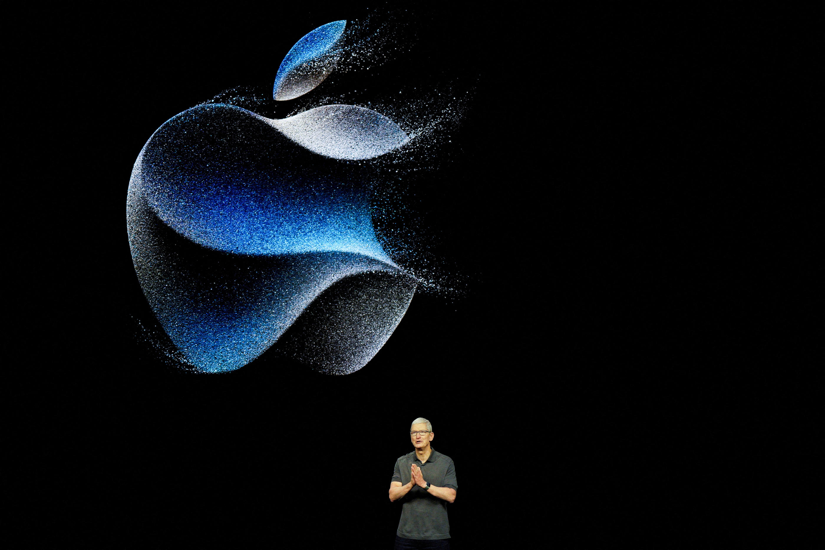 Le patron d'Apple Tim Cook devrait dévoiler de nouveaux appareils pour compléter les gammes d'iPads. REUTERS/Loren Elliott/File Photo