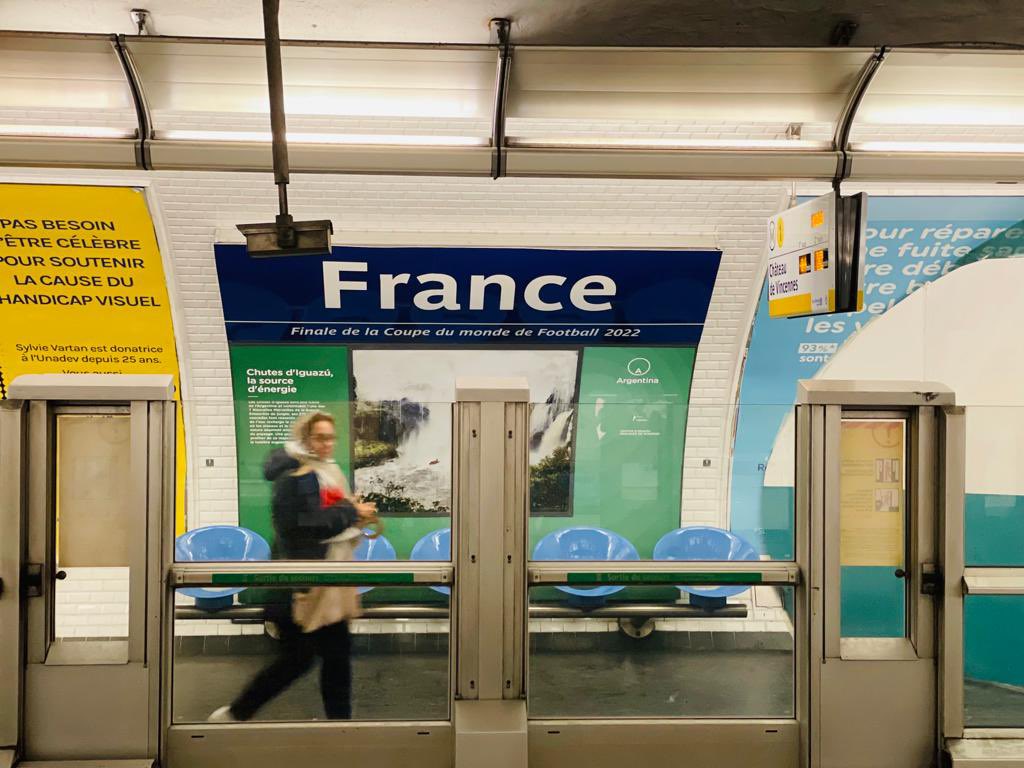 La station "Argentine" sur la Ligue 1, rebaptisée "France" par la RATP ce dimanche matin. Twitter : @ratpgroup