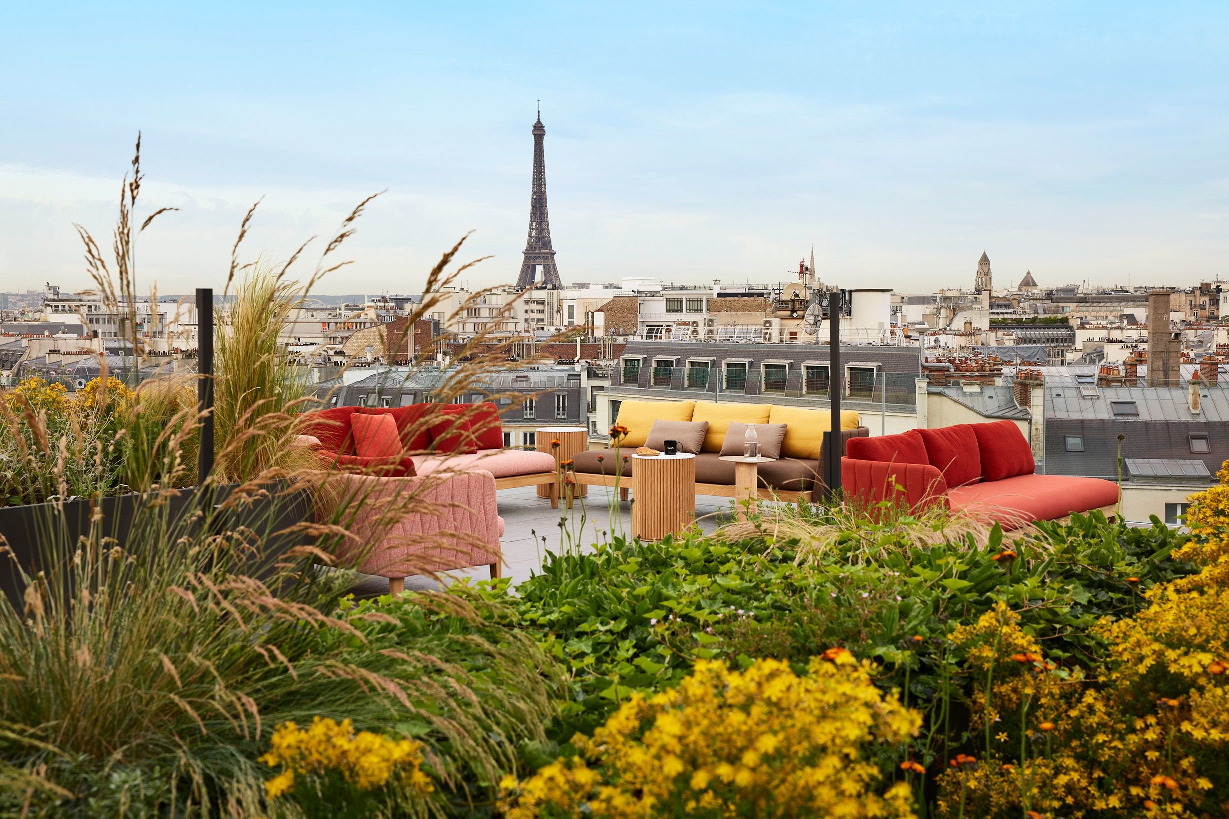 Paris (VIIIe). Rooftop végétalisé, bureaux privatisés, restaurant... À Paris, les espaces de coworking, comme le Kwerk Saint-Honoré, jouent la carte du haut de gamme. DR