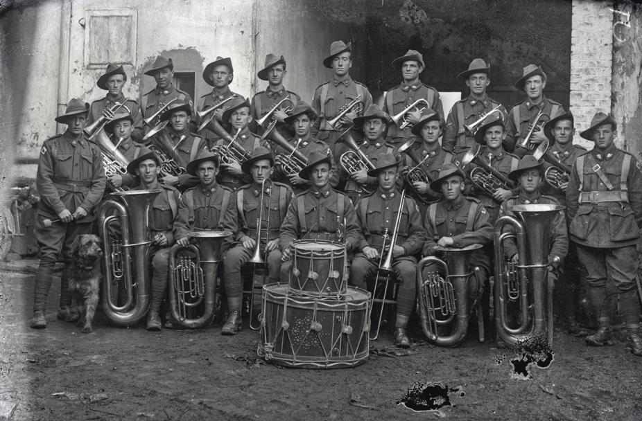 Les membres de la fanfare du Pioneer Battalion australien ont fait partie des milliers d’hommes envoyés en permission à Vignacourt, dans la Somme. Collection Thuillier Vignacourt 1418 AWM