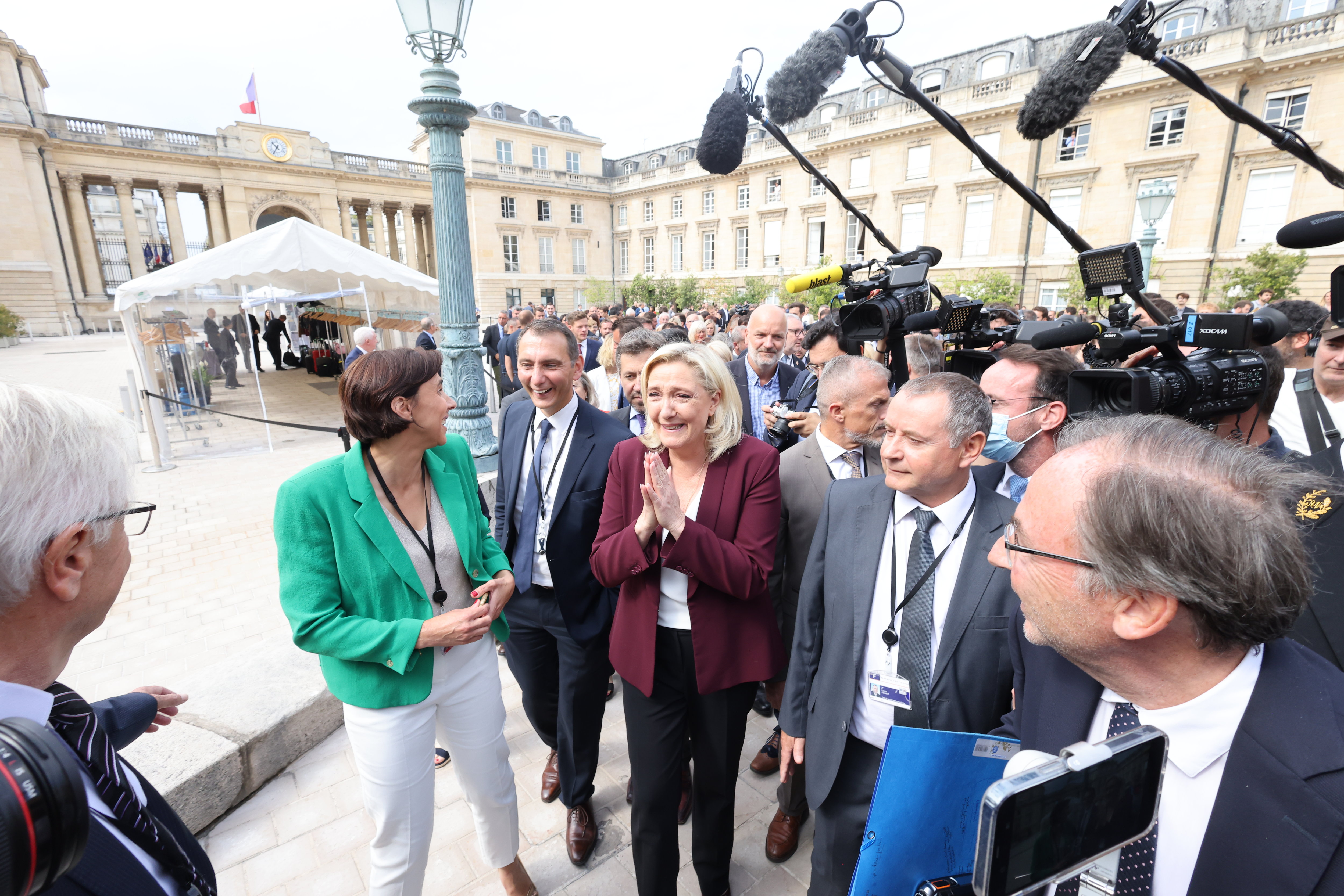 Marine Le Pen, ici lors de son arrivée à l'Assemblée nationale avec les autres députés RN ce mardi. LP/Olivier Lejeune