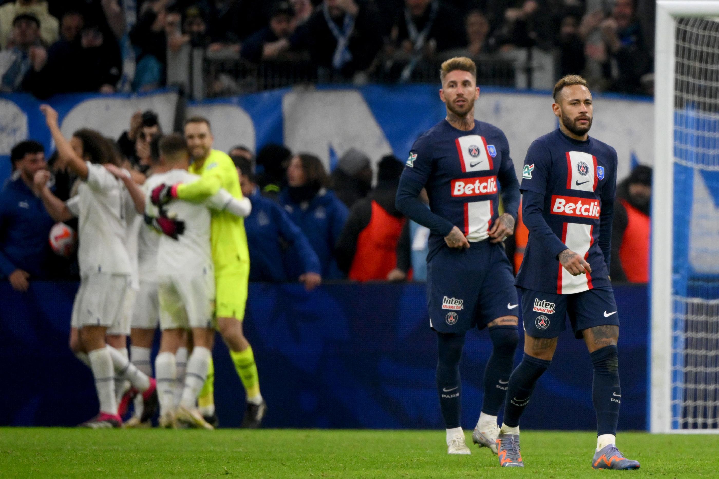 La déception de Neymar et Sergio Ramos éliminés de la Coupe de France à Marseille. AFP/Nicolas Tucat