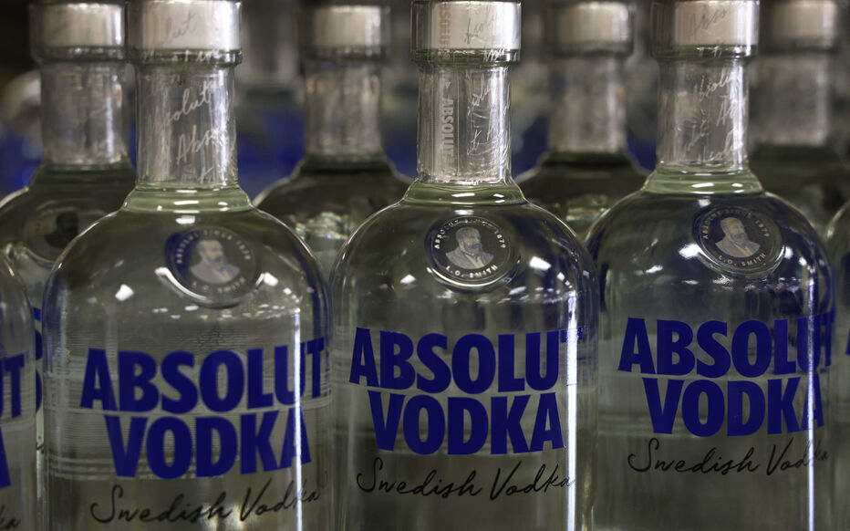 ALEXANDRIA, VIRGINIA - FEBRUARY 28: Bottles of Absolut Vodka are seen on a shelf in an ABC store on February 28, 2022 in Alexandria, Virginia. Virginia Alcoholic Beverage Control Authority has removed Russian-sourced vodka brands from their shelves after Governor Glenn Youngkin called for �decisive action� in support of Ukraine after Russian troops invaded the country.   Alex Wong/Getty Images/AFP (Photo by ALEX WONG / GETTY IMAGES NORTH AMERICA / Getty Images via AFP)