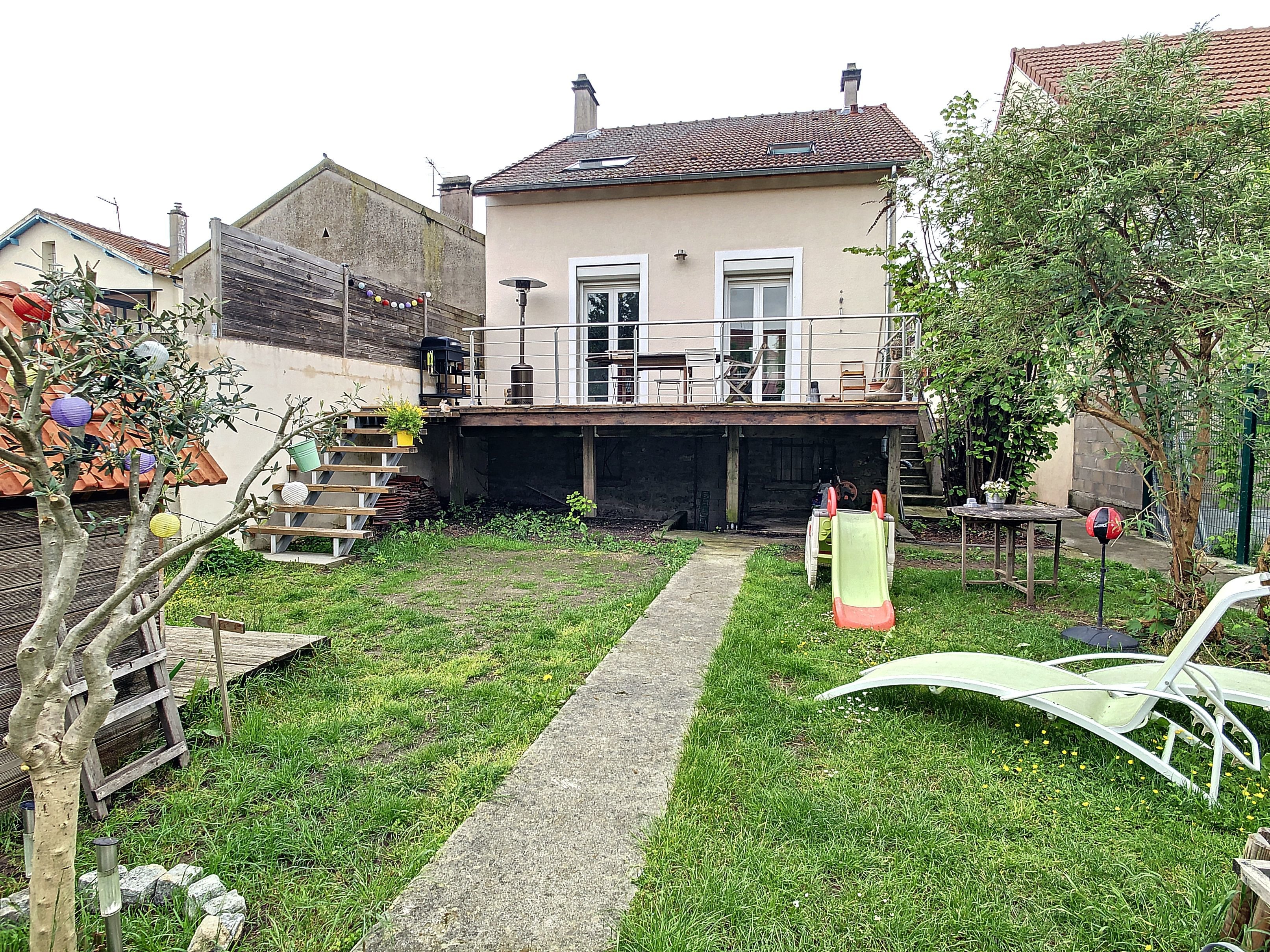 Cette maison de 95 m2 avec 3 chambres, située à Villeneuve-le-Roi, est à vendre pour 375 000 euros. DR