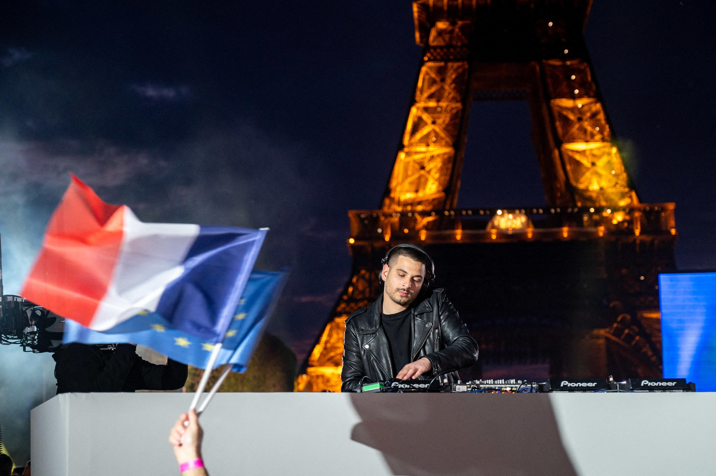 Jérôme Vanetty, DJ de 30 ans, s'est retrouvé sur le devant de la scène dimanche soir en mixant lors de la soirée du Champ-de-Mars. Abd Rabbo Ammar
